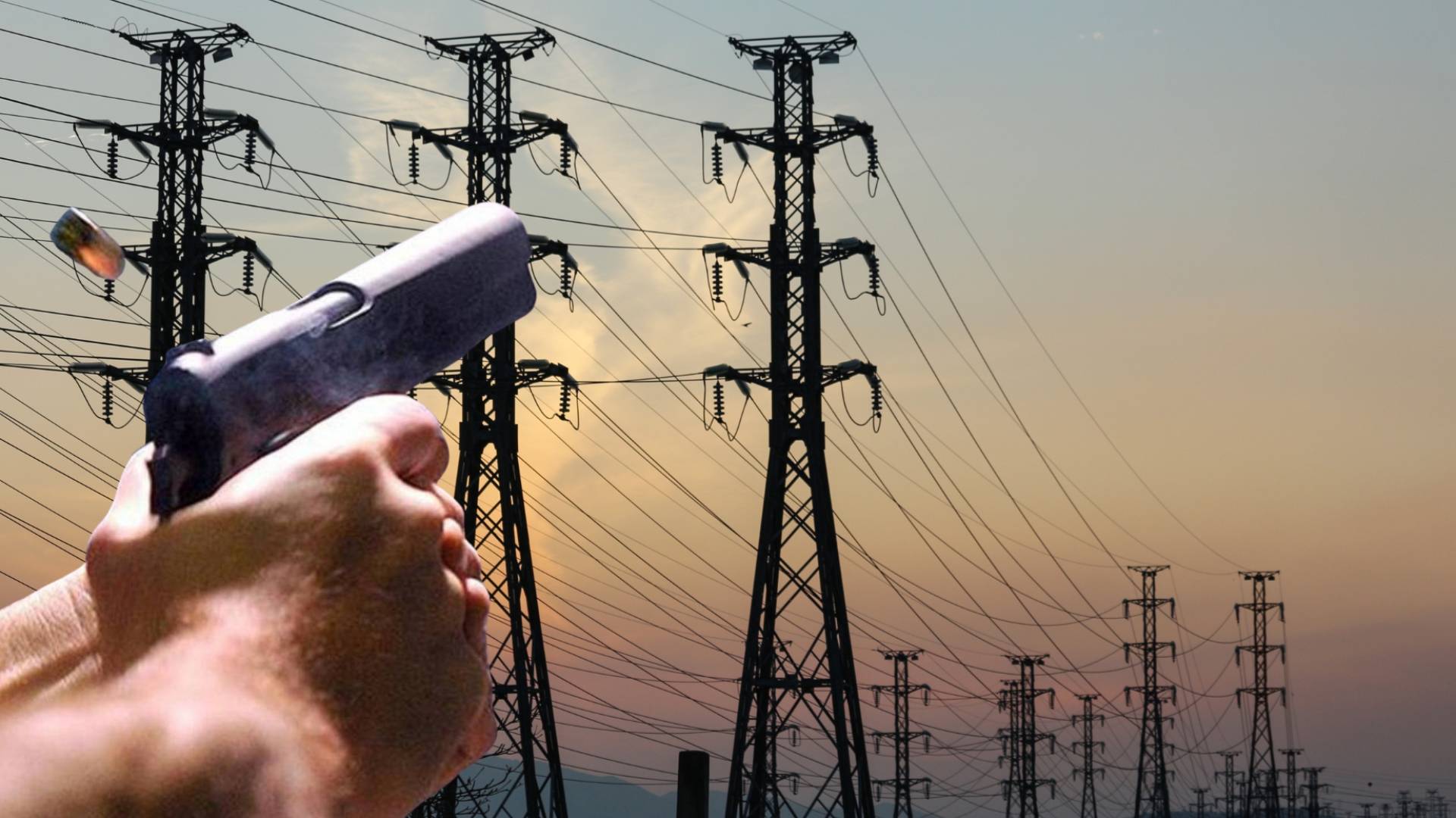 شخص يطلق عيارات نارية