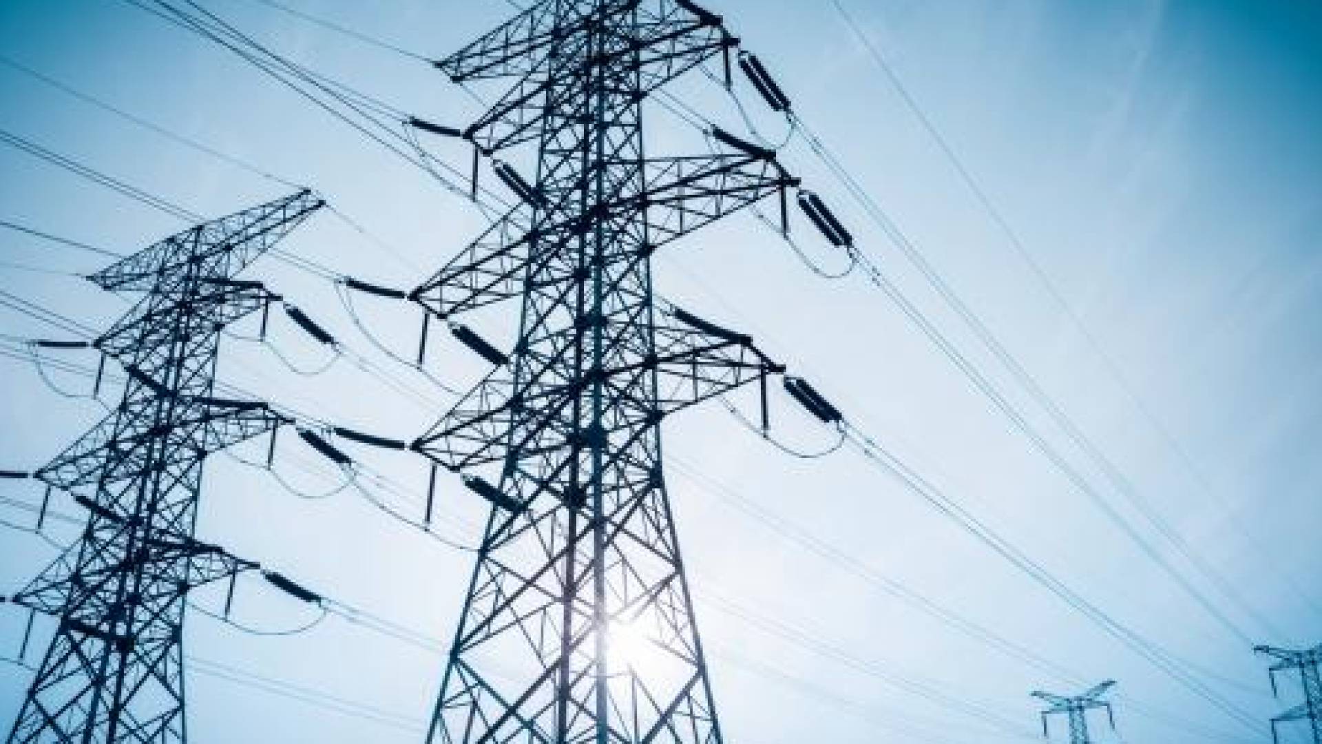 أعمدة كهرباء "تعبيرية"