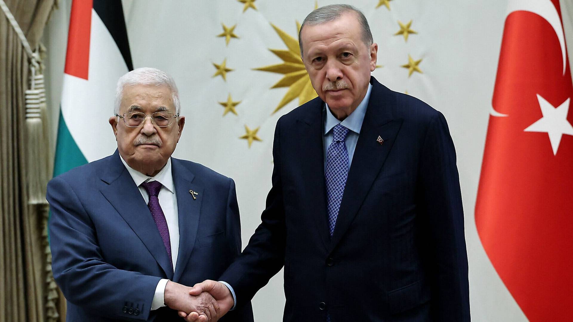 الرئيس الفلسطيني محمود عباس ونظيره التركي رجب طيب أردوغان