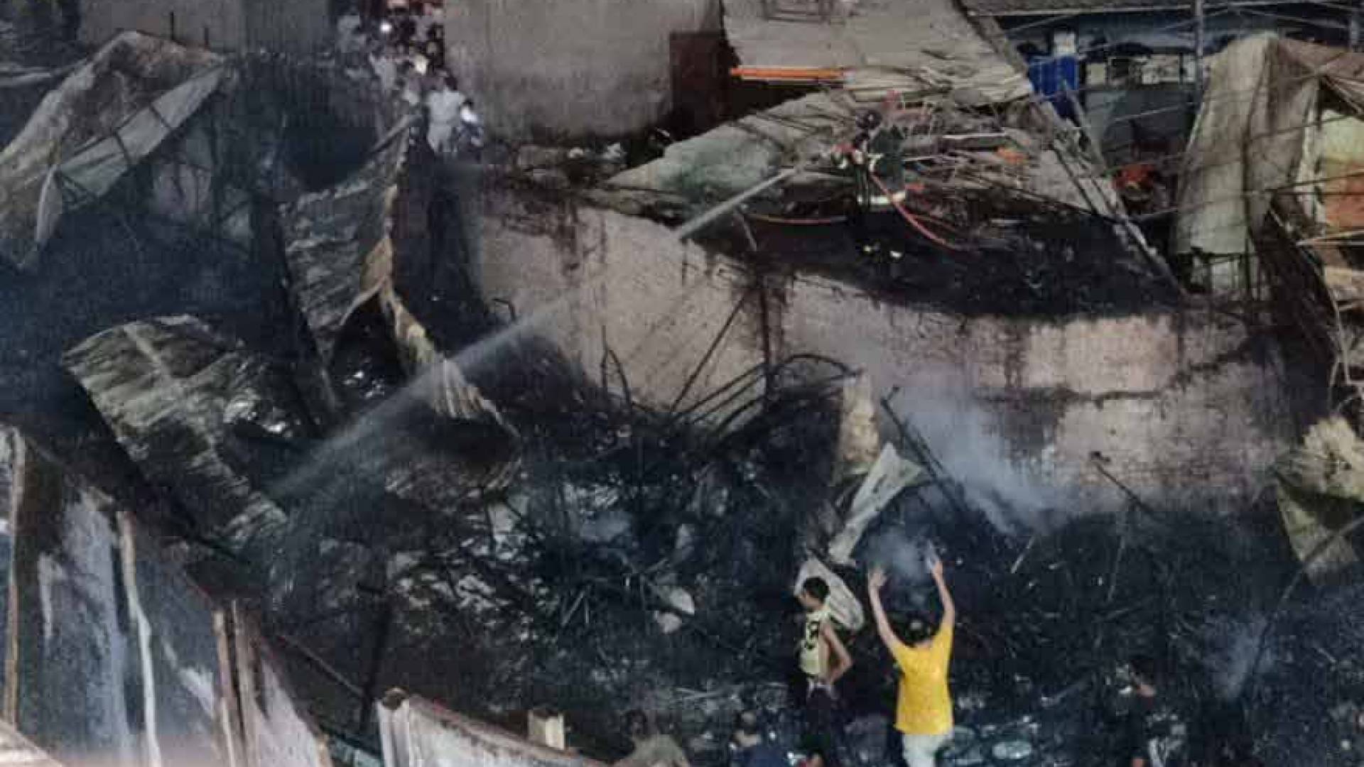 حريق ضخم بأحد المحال في ميدان المؤسسة بشبرا الخيمة