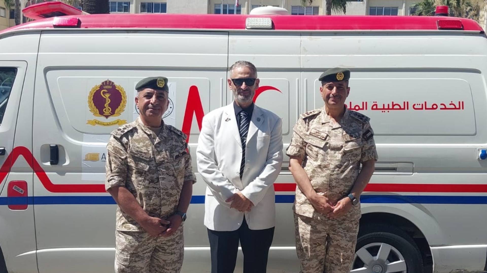 سيارات إسعاف من منظمة "خدمت"