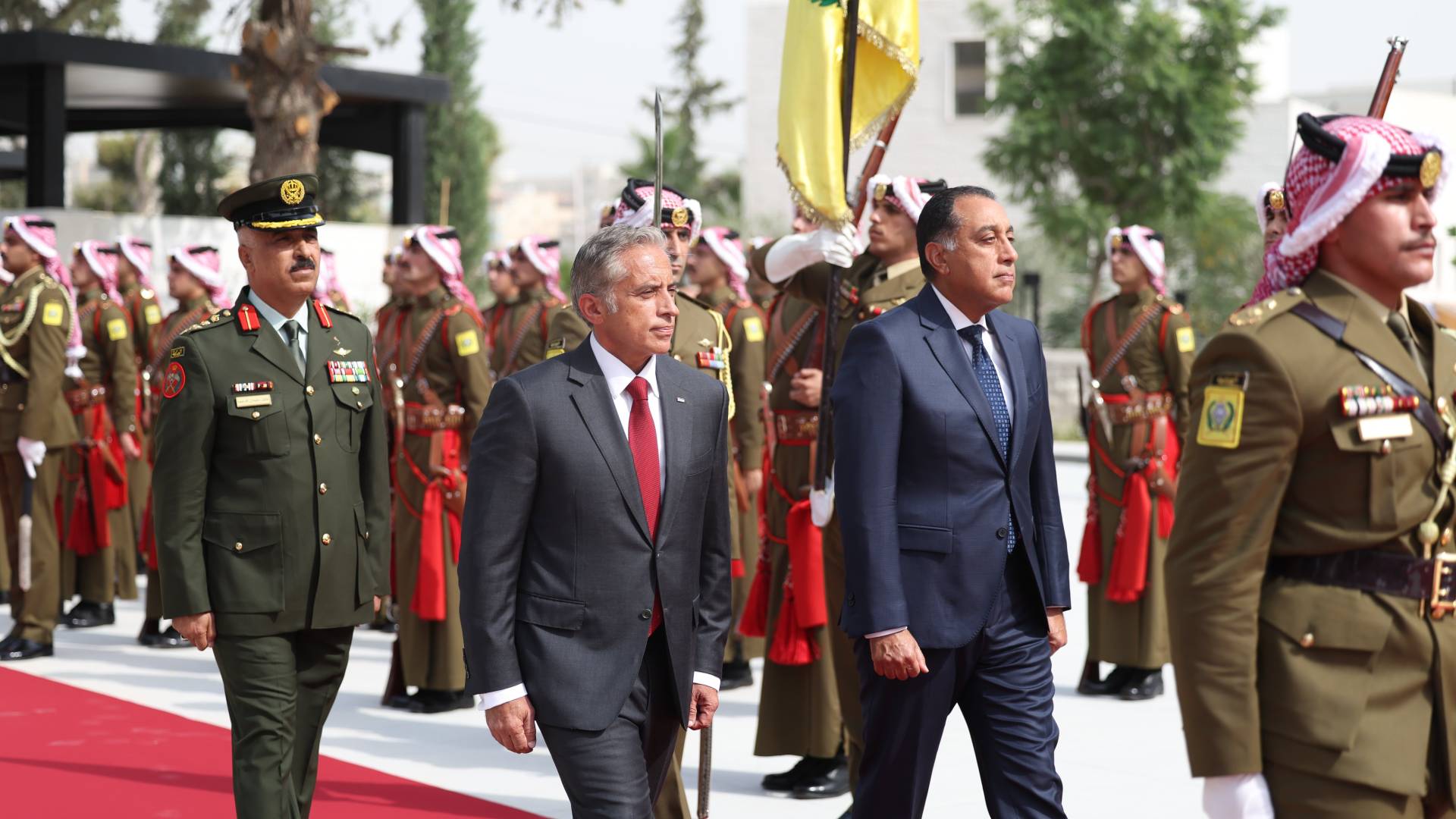 حسان يستقبل في دار الرئاسة رئيس مجلس الوزراء المصري مصطفى مدبولي