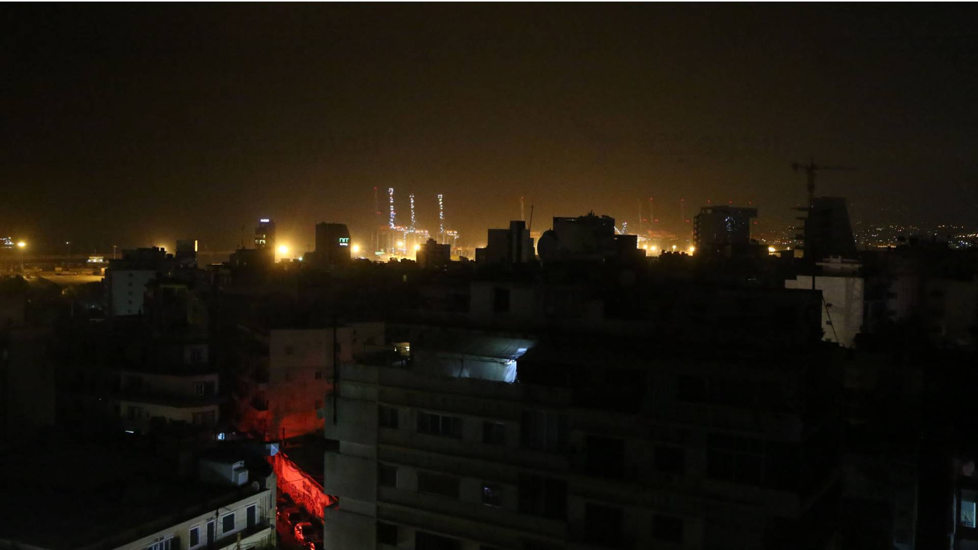 لبنان: فتح تحقيق بشأن الانقطاع الشامل للتيار الكهربائي