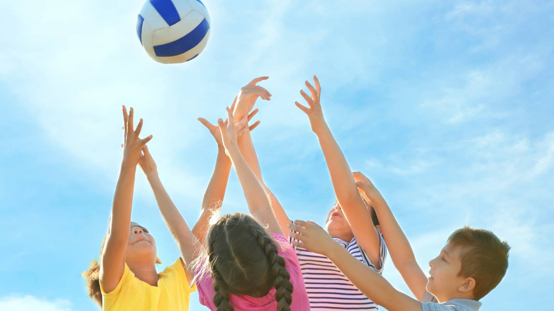 انطلاق المخيم الصيفي الدولي للأيتام في عمان بمشاركة شخصيات وطنية وفنية