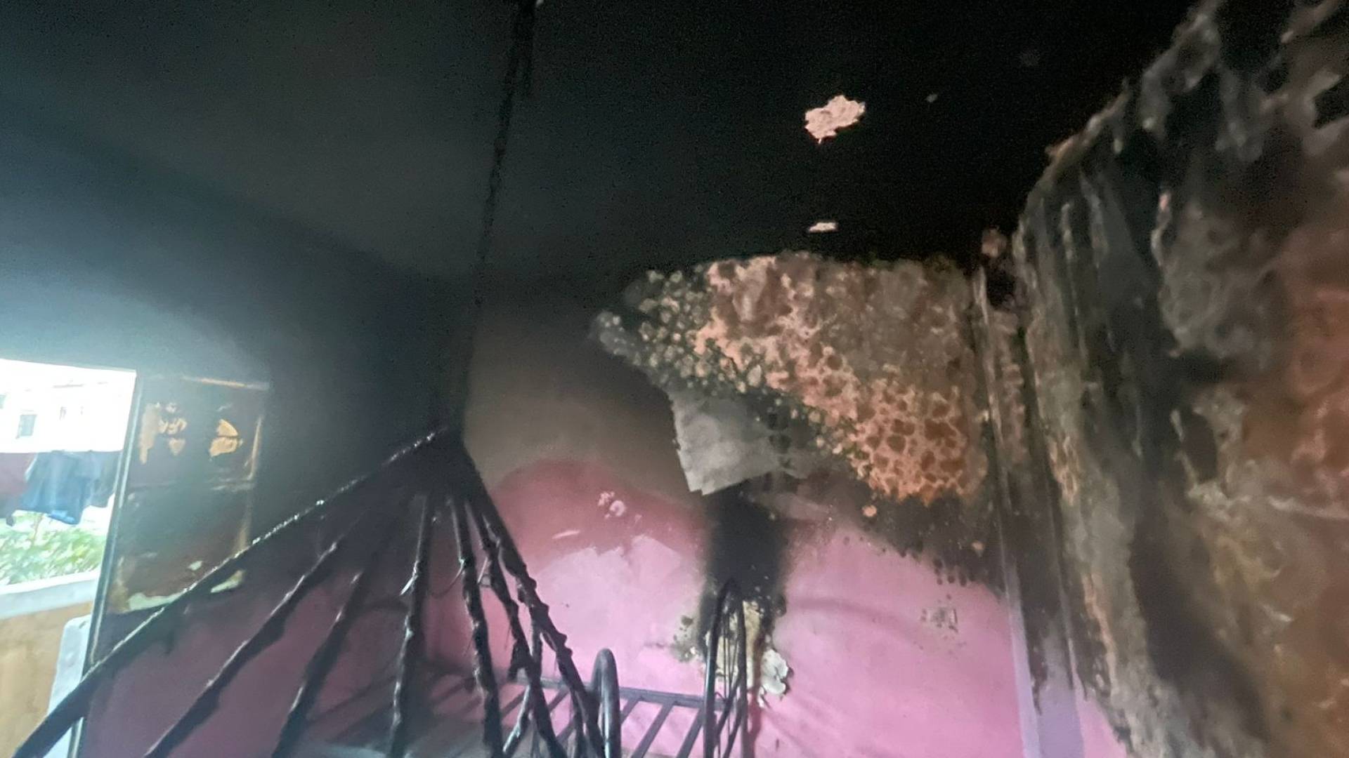 الدفاع المدني يتعامل مع حريق في ضاحية اليوبيل الذهبي بالزرقاء