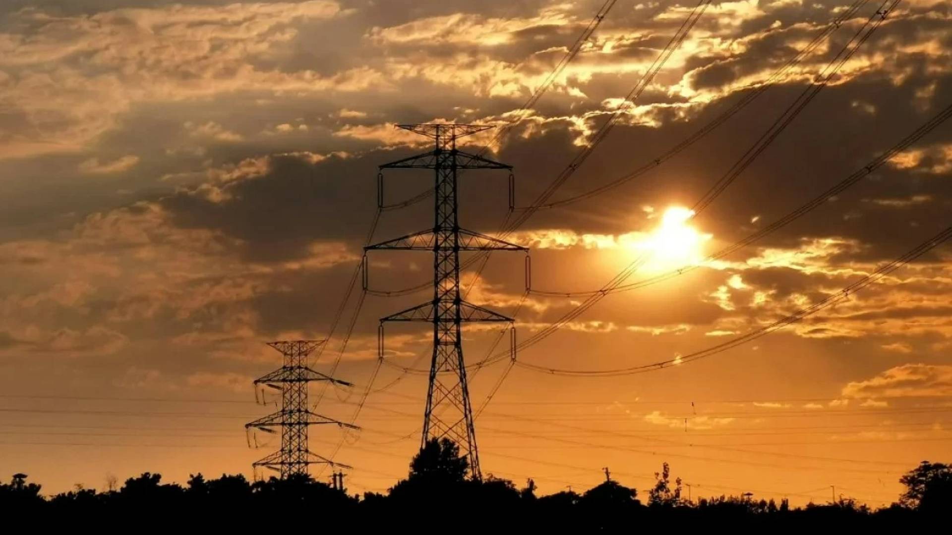 الحرارة العالية والضغط على الأحمال الكهربائية
