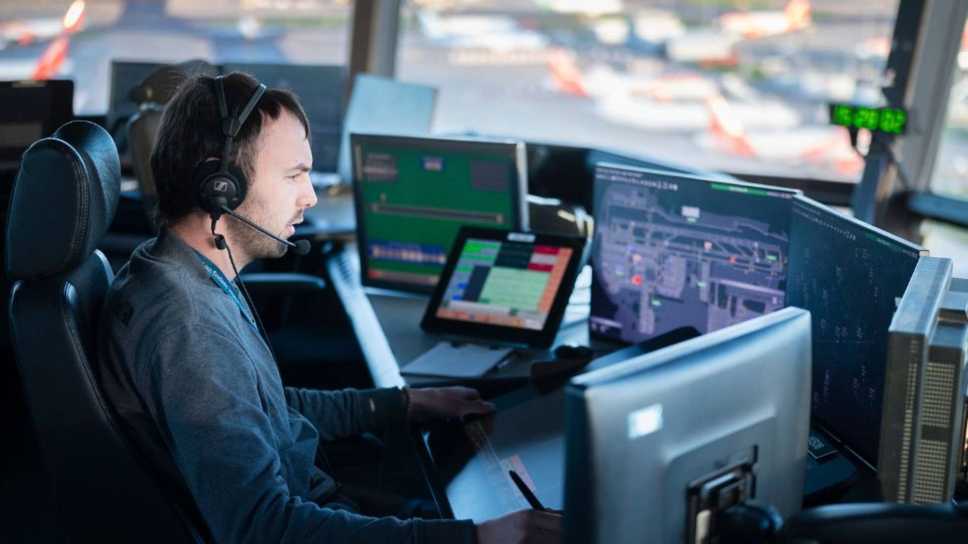 مراقب جوي - تعبيرية