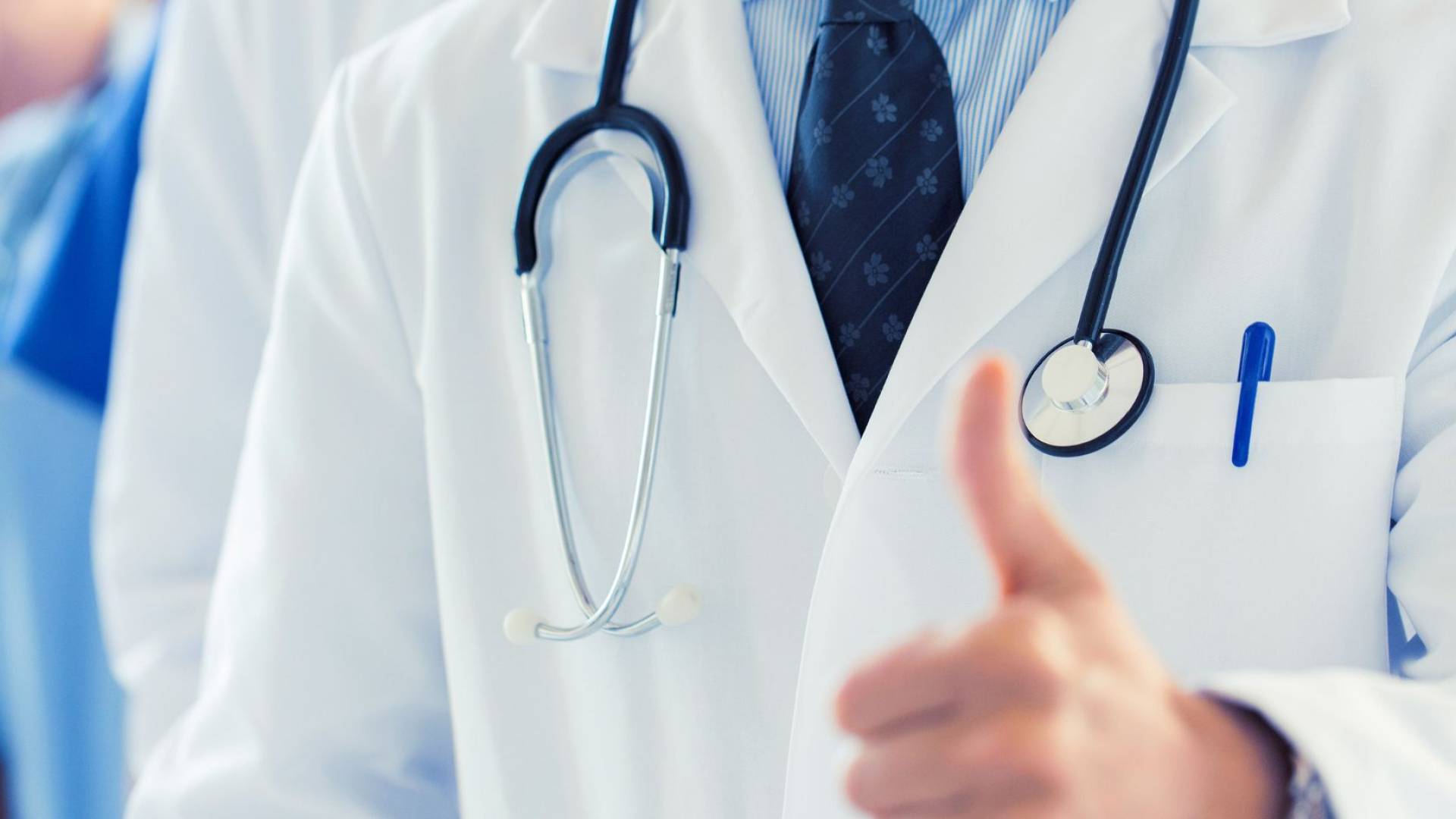 في إنجاز طبي لافت.. فريق في مستشفيات البشير ينجح بإعادة زراعة ذراع مبتورة لطفلة