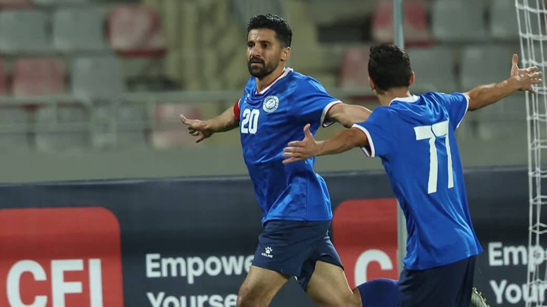 لاعب الرمثا حمزة الدردور يحتفل بهدف سابق في مرمى الوحدات