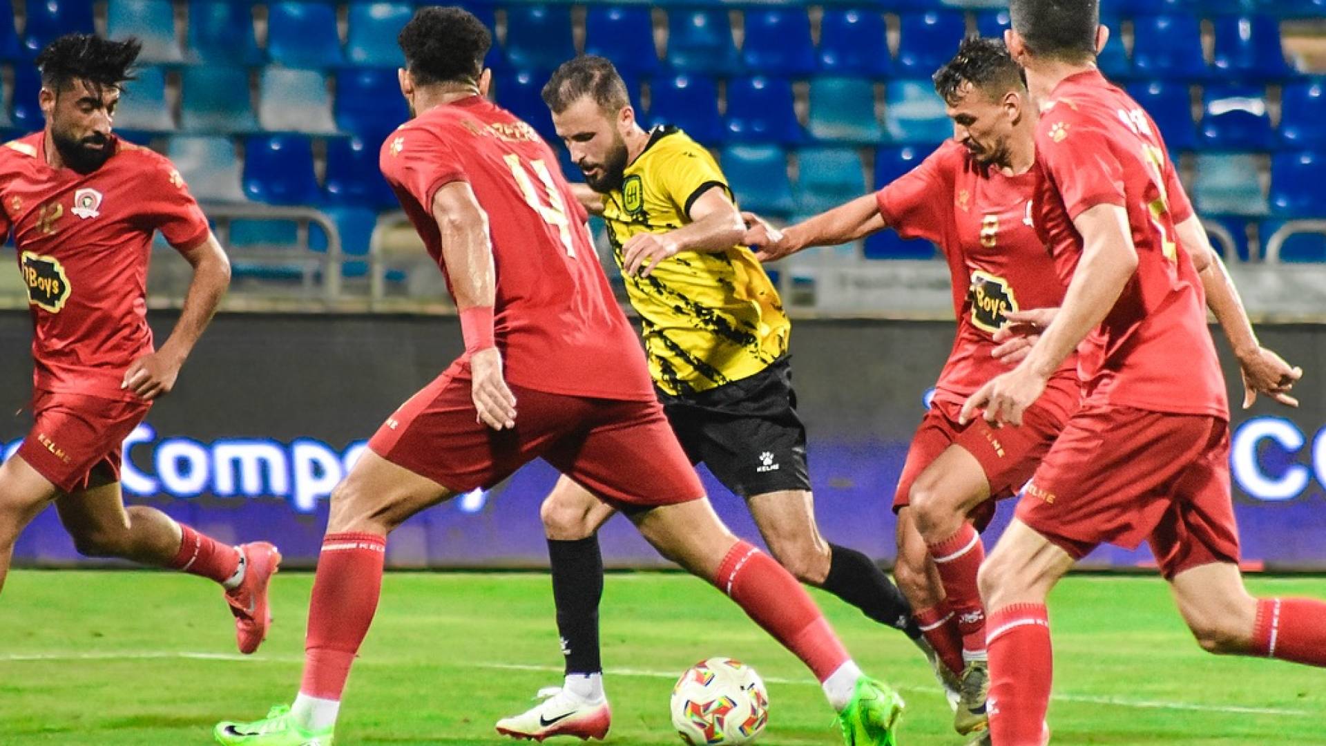 من منافسات الجولة الثانية من دوري المحترفين