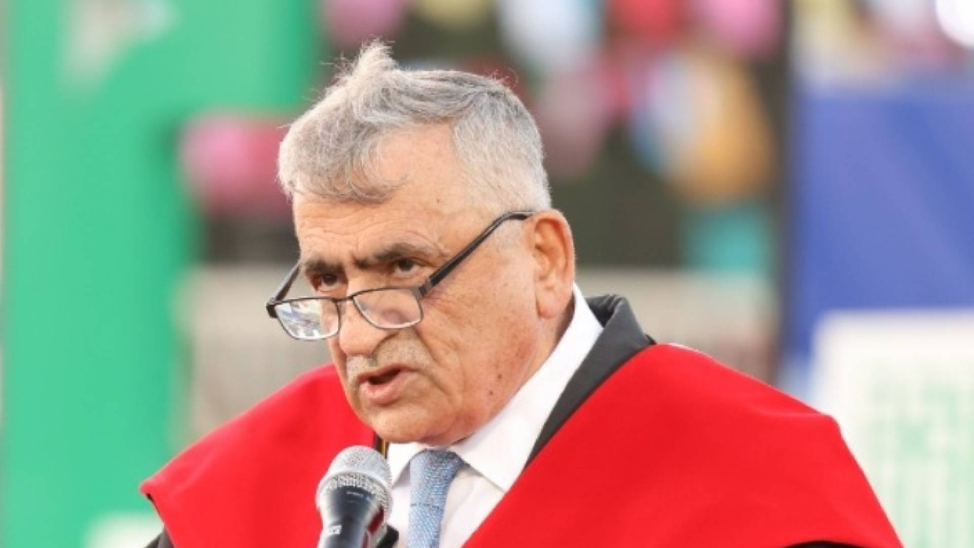 الأستاذ الدكتور نذير عبيدات