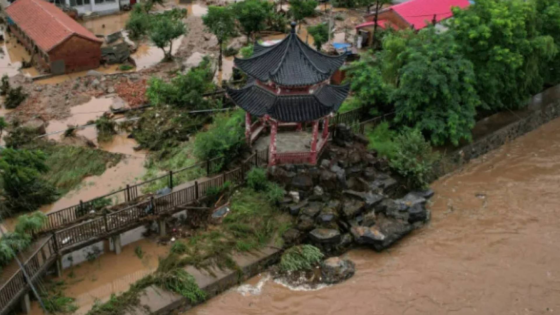 العاصفة المدارية "بودول" تجتاح جنوب الصين