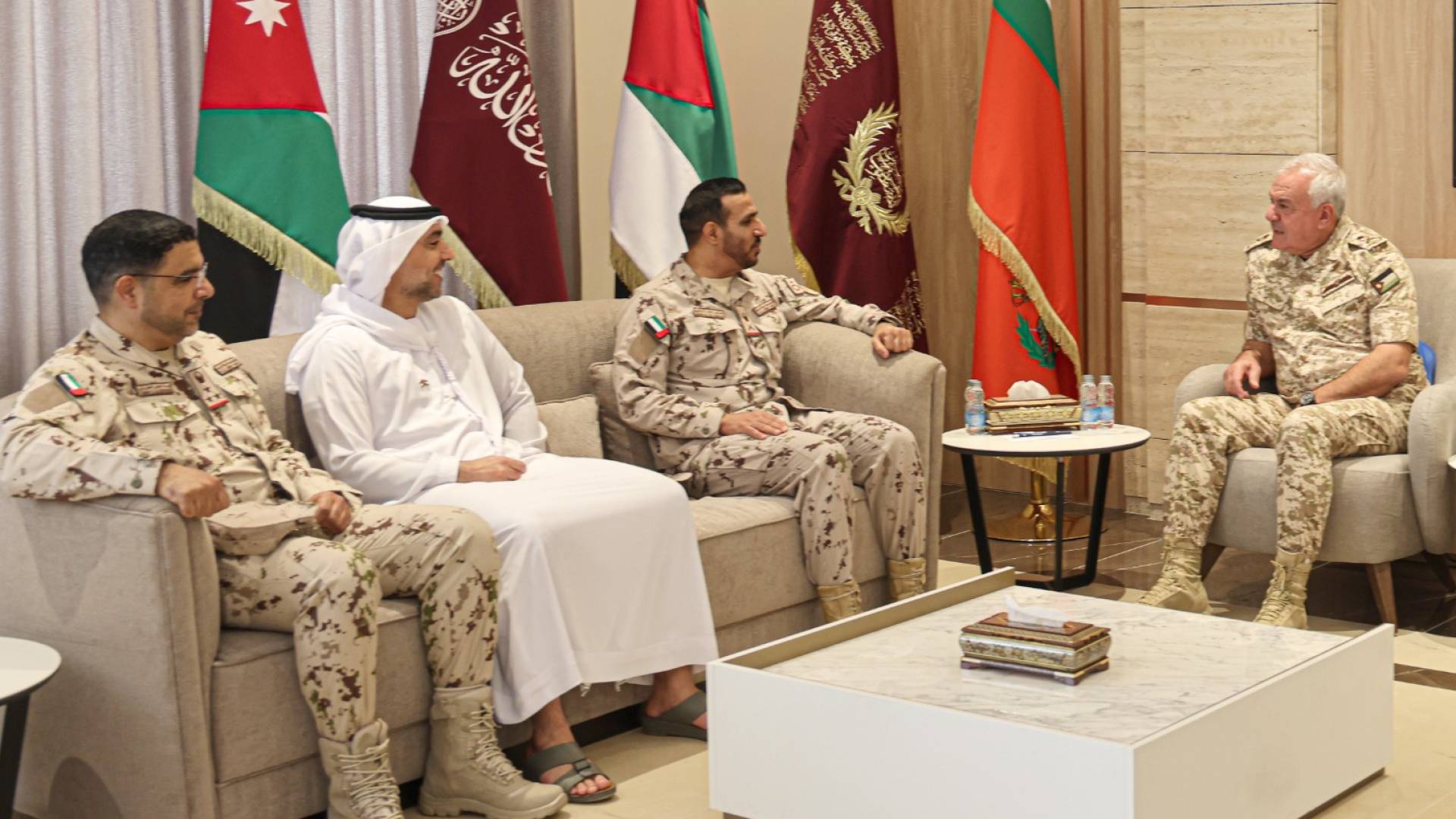 رئيس هيئة الأركان المشتركة يستقبل قائد قيادة العمليات المشتركة الإماراتي