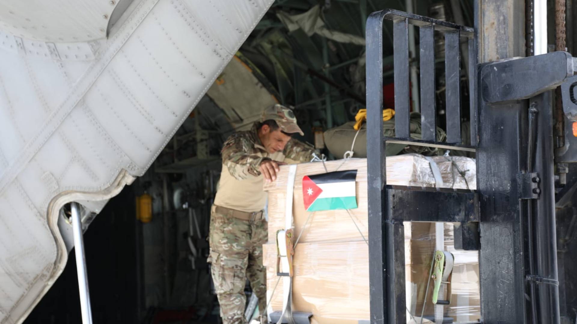 المساعدات الانسانيه في غزه