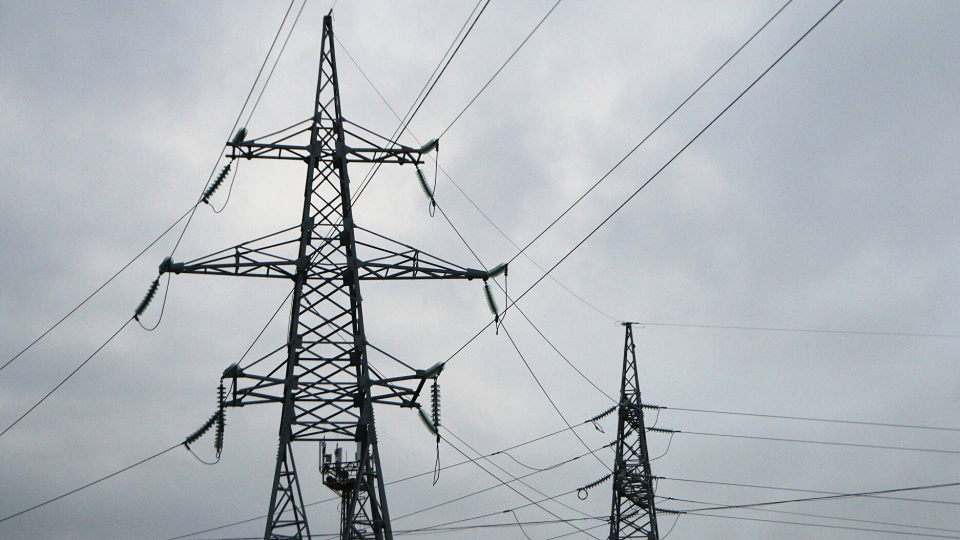 أعمدة كهرباء "تعبيرية"