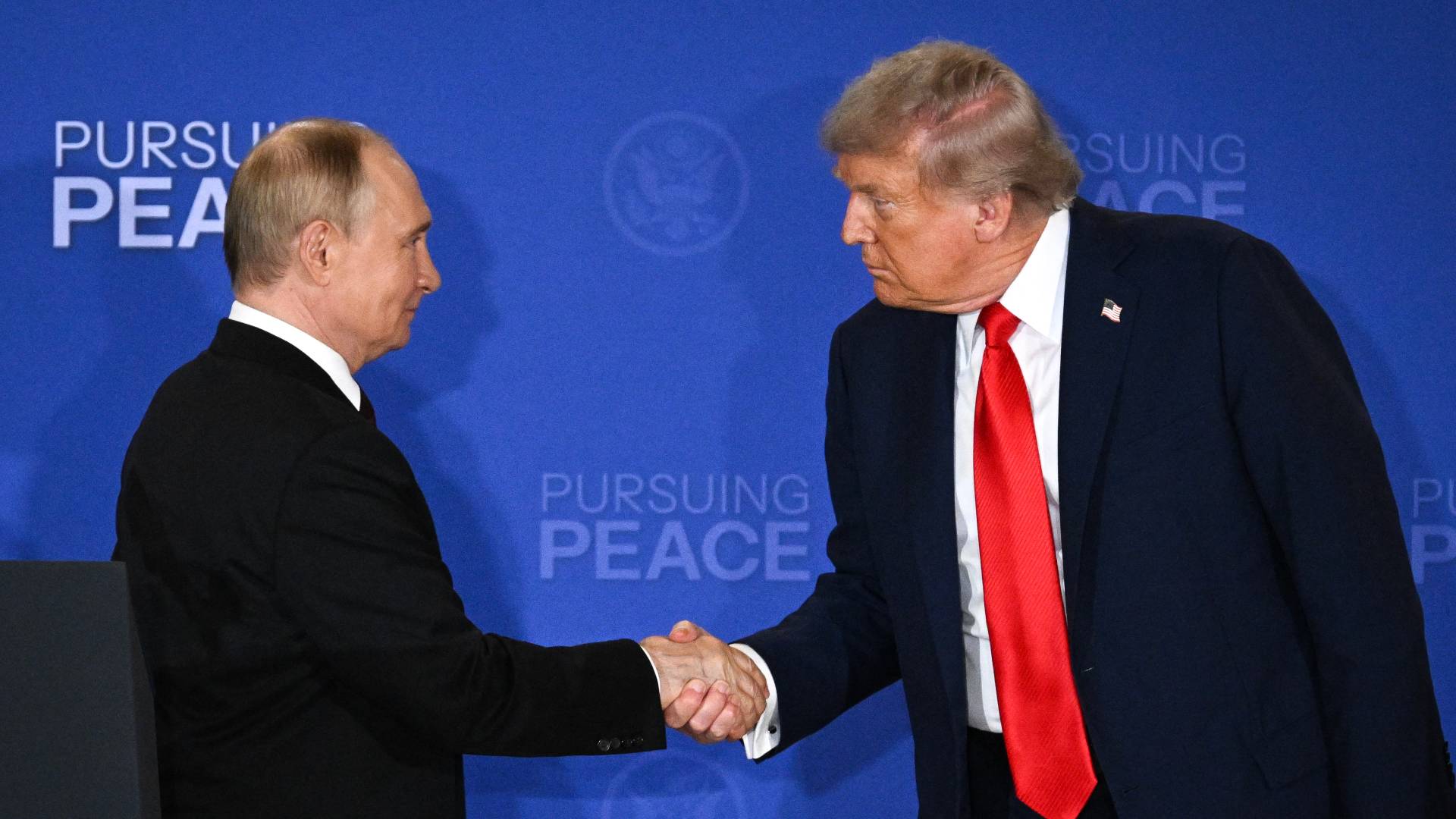 قمة ألاسكا.. هل مهد ترمب وبوتين لـ"صفقة شاملة" تتجاوز أوكرانيا وأوروبا؟