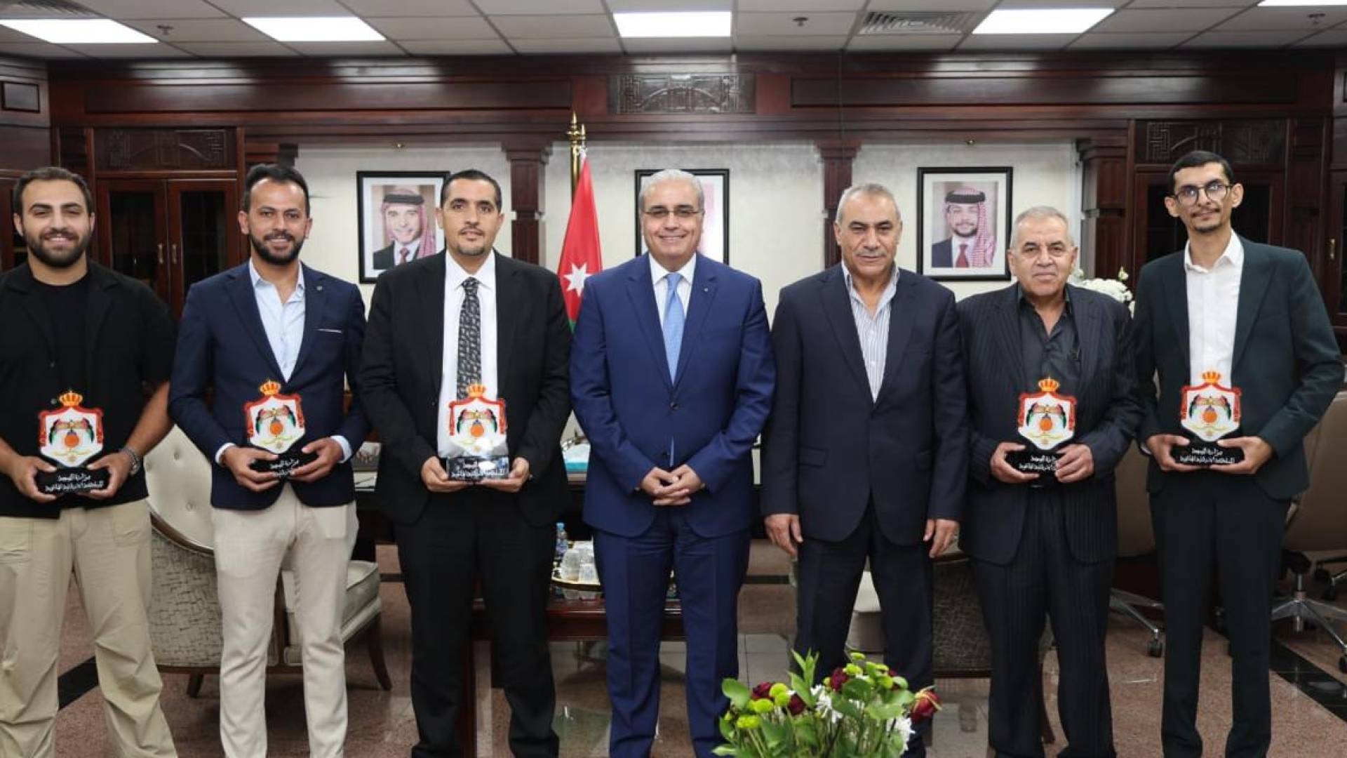 وزير الصحة يكرم فريقا طبيا في "البشير" لإنجازهم عملية نوعية بإعادة زراعة طرف مبتور لطفلة