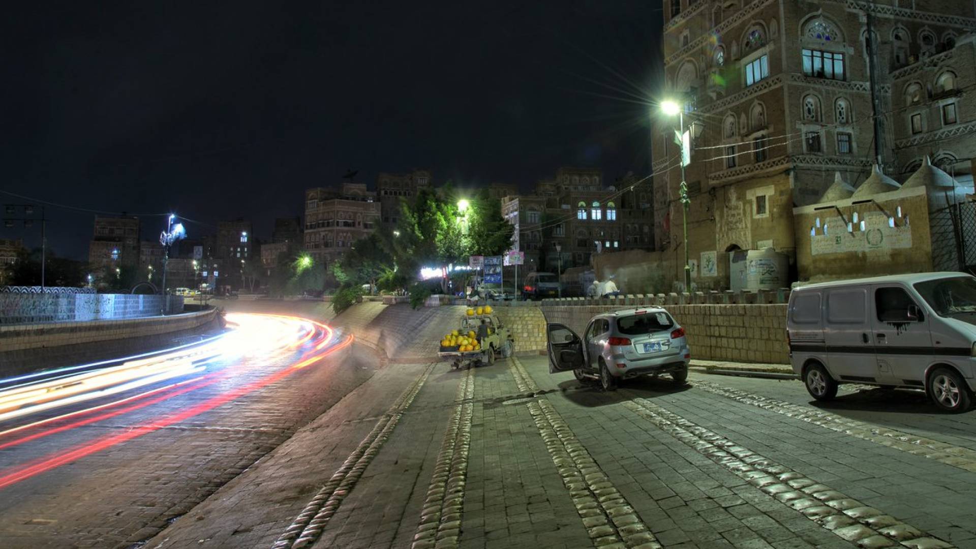 العاصمة اليمنية صنعاء ليلا