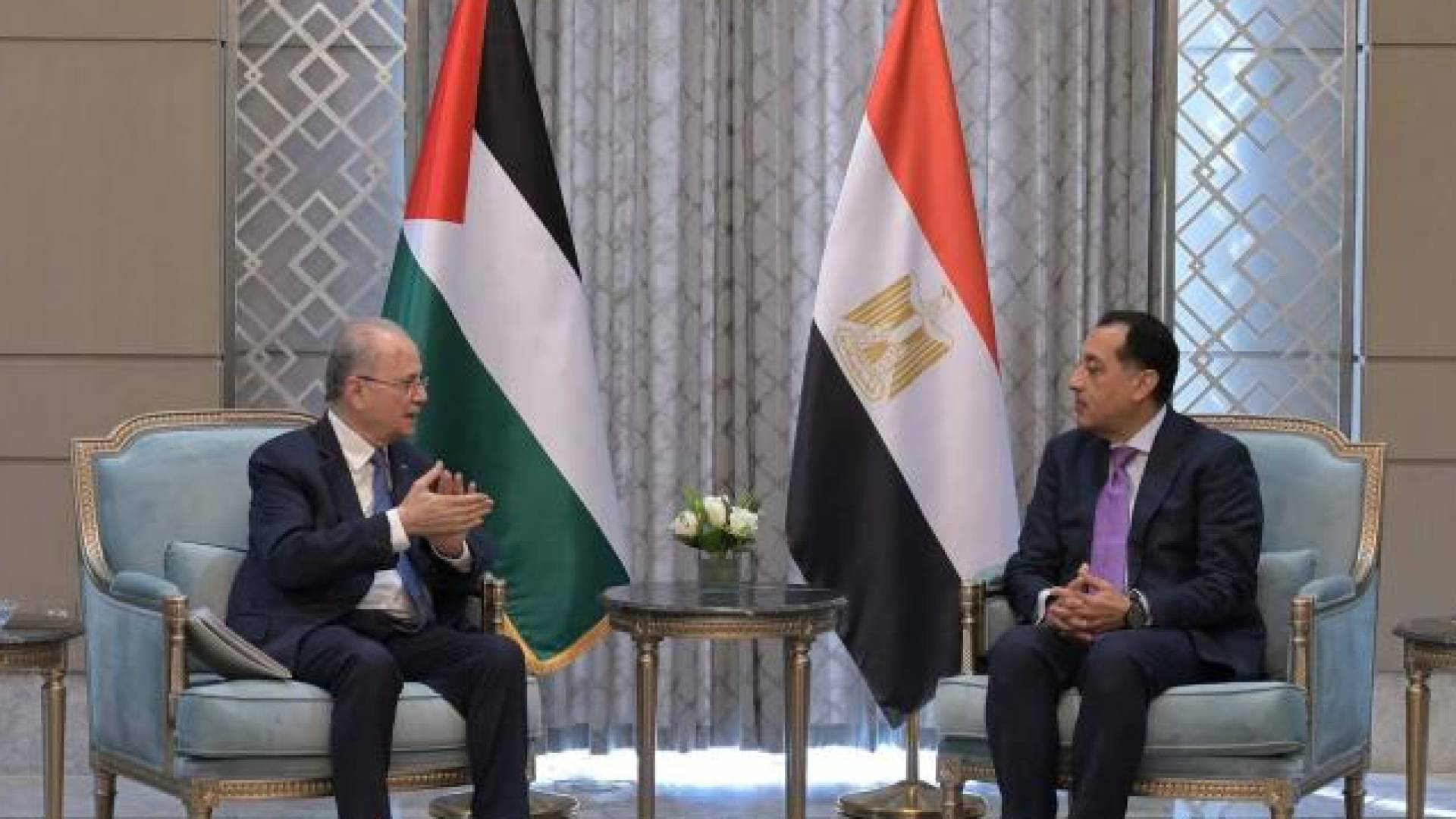 رئيس الوزراء الفلسطيني محمد مصطفى و نظيره المصري مصطفى مدبولي