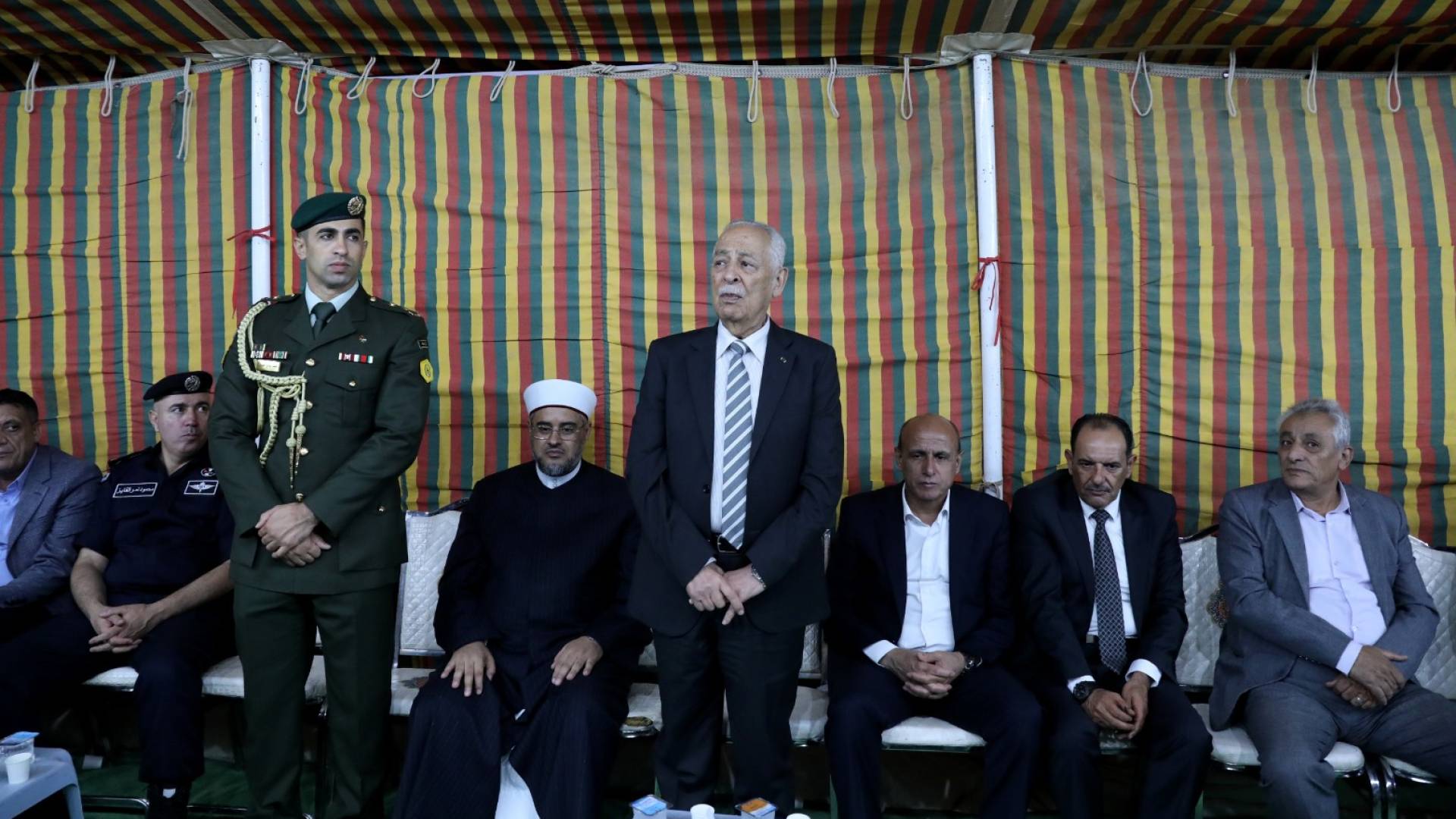 مندوبا عن الملك وولي العهد... العيسوي يعزي المدادحة والعبيسات والذنيبات