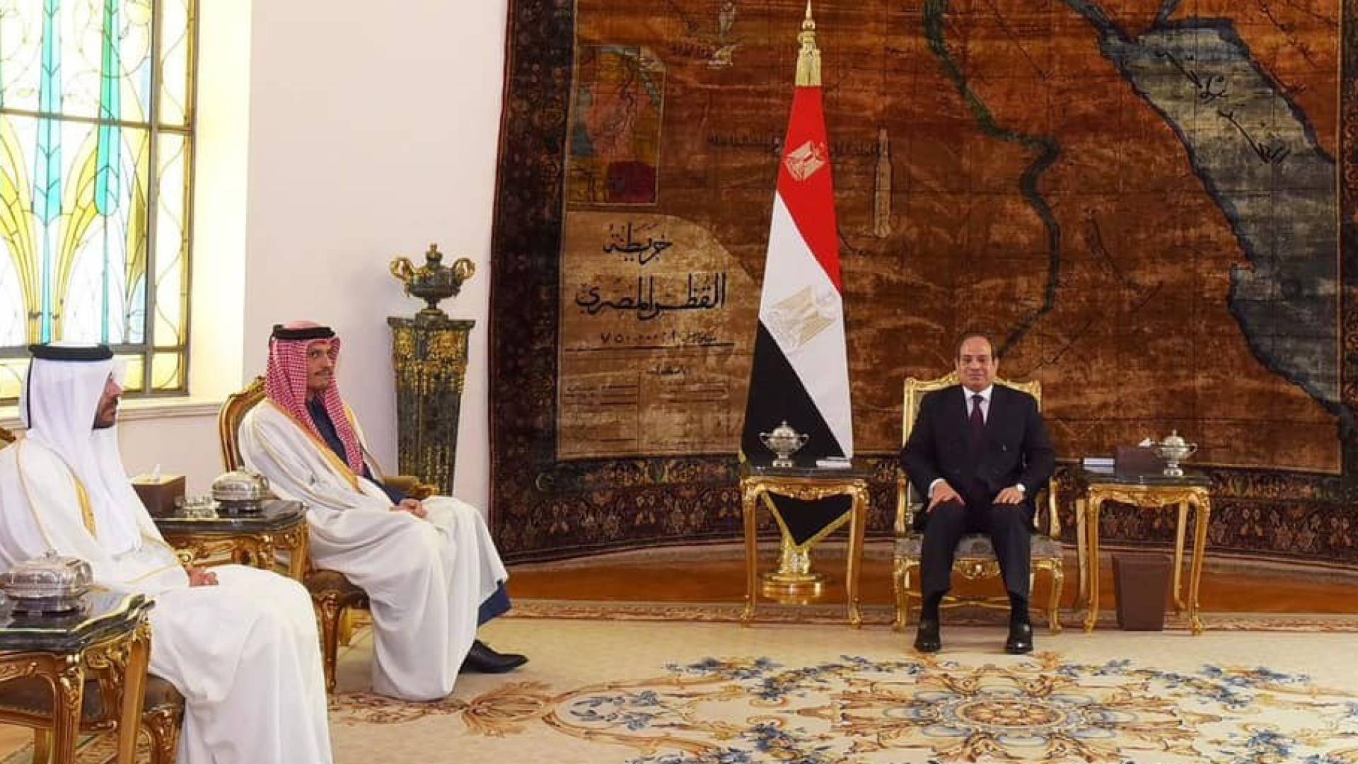 الرئيس المصري السيسي ورئيس الوزراء القطري