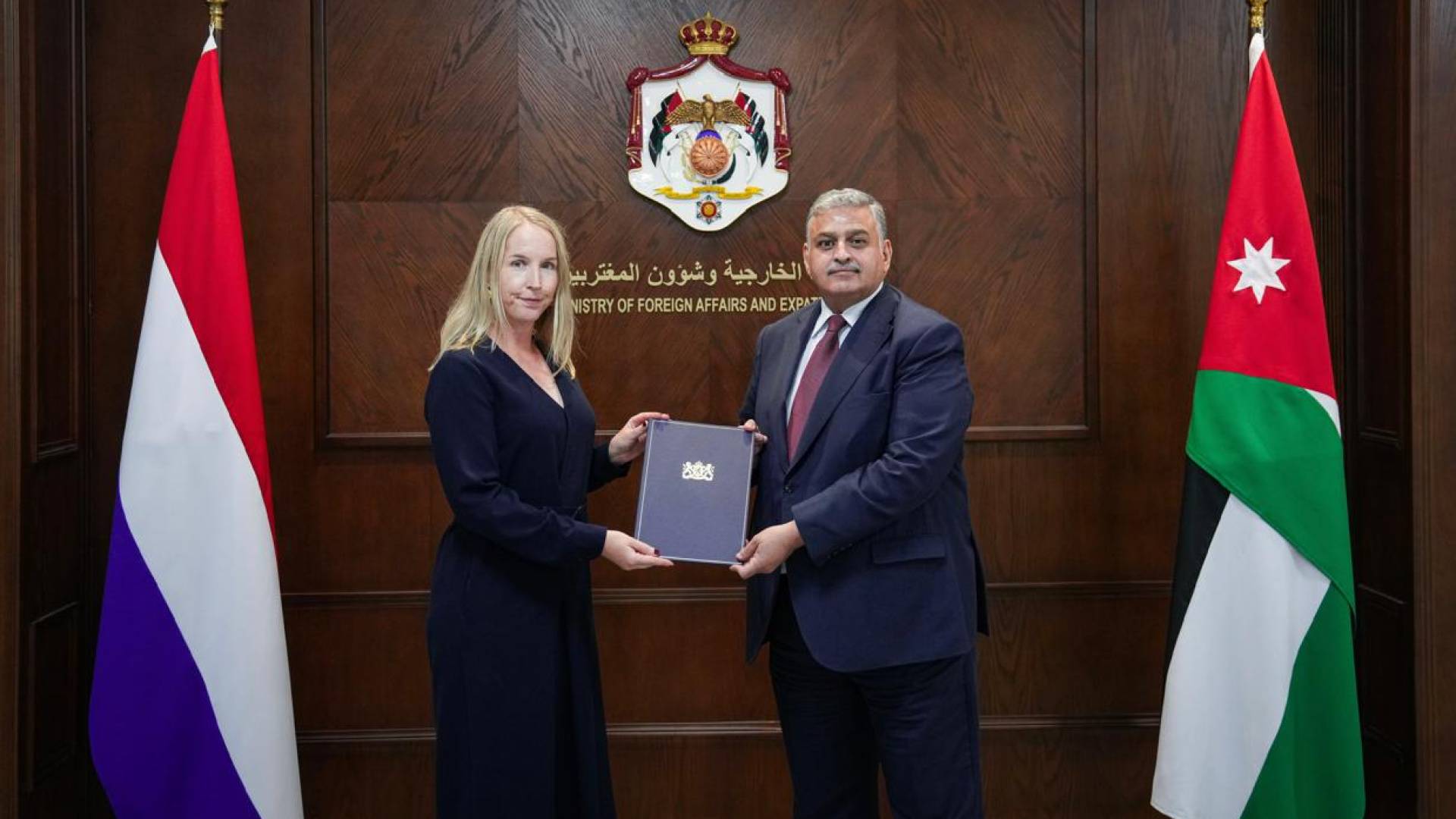 القطارنة يتسلم أوراق اعتماد عدد من السفراء