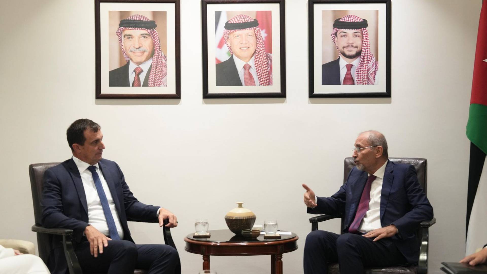 الصفدي وميشو يبحثان تعزيز التعاون بين الأردن والمنظمات الإنسانية الأممية في إدخال المساعدات إلى غزة