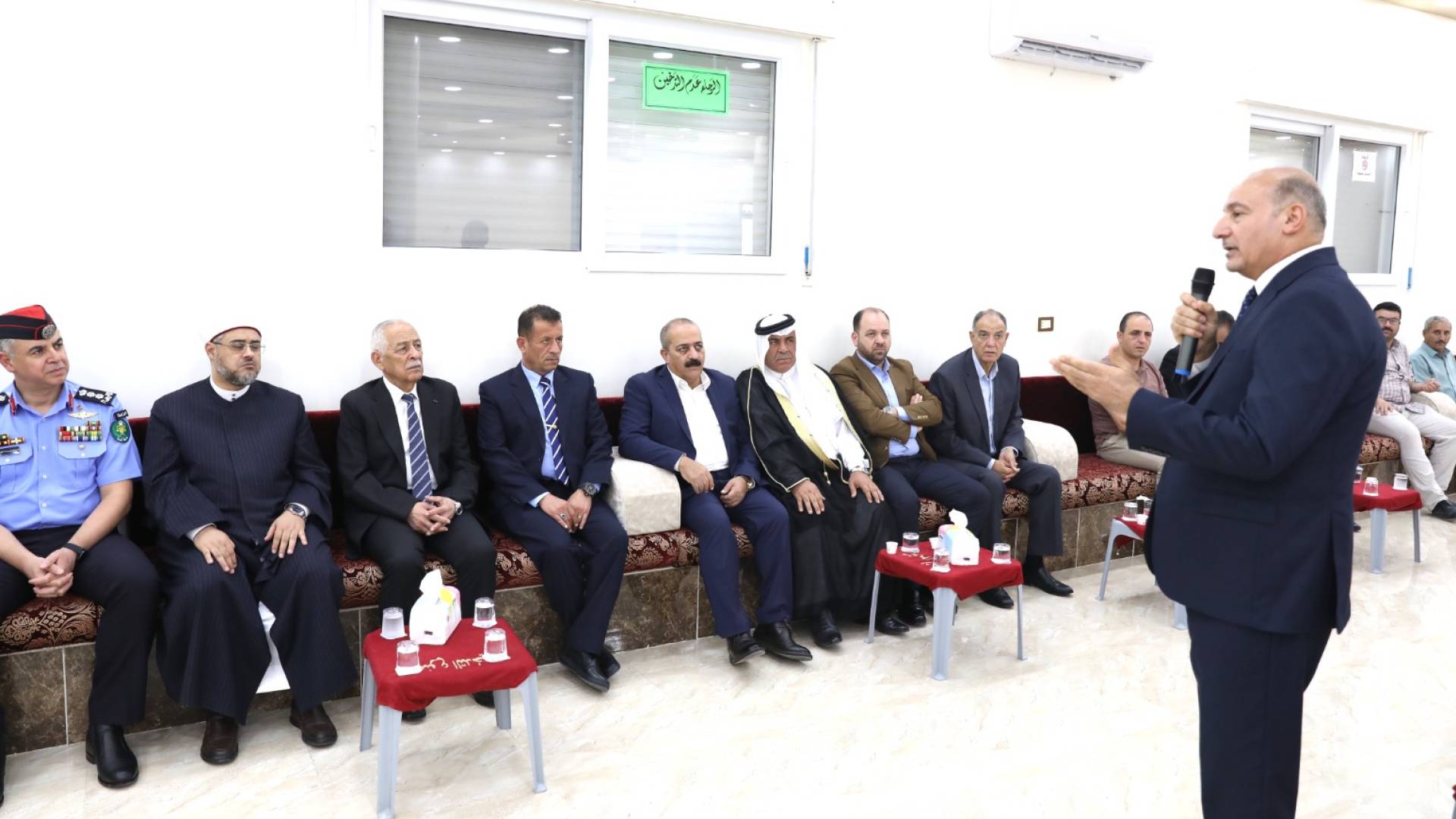 العيسوي يقدم واجب العزاء