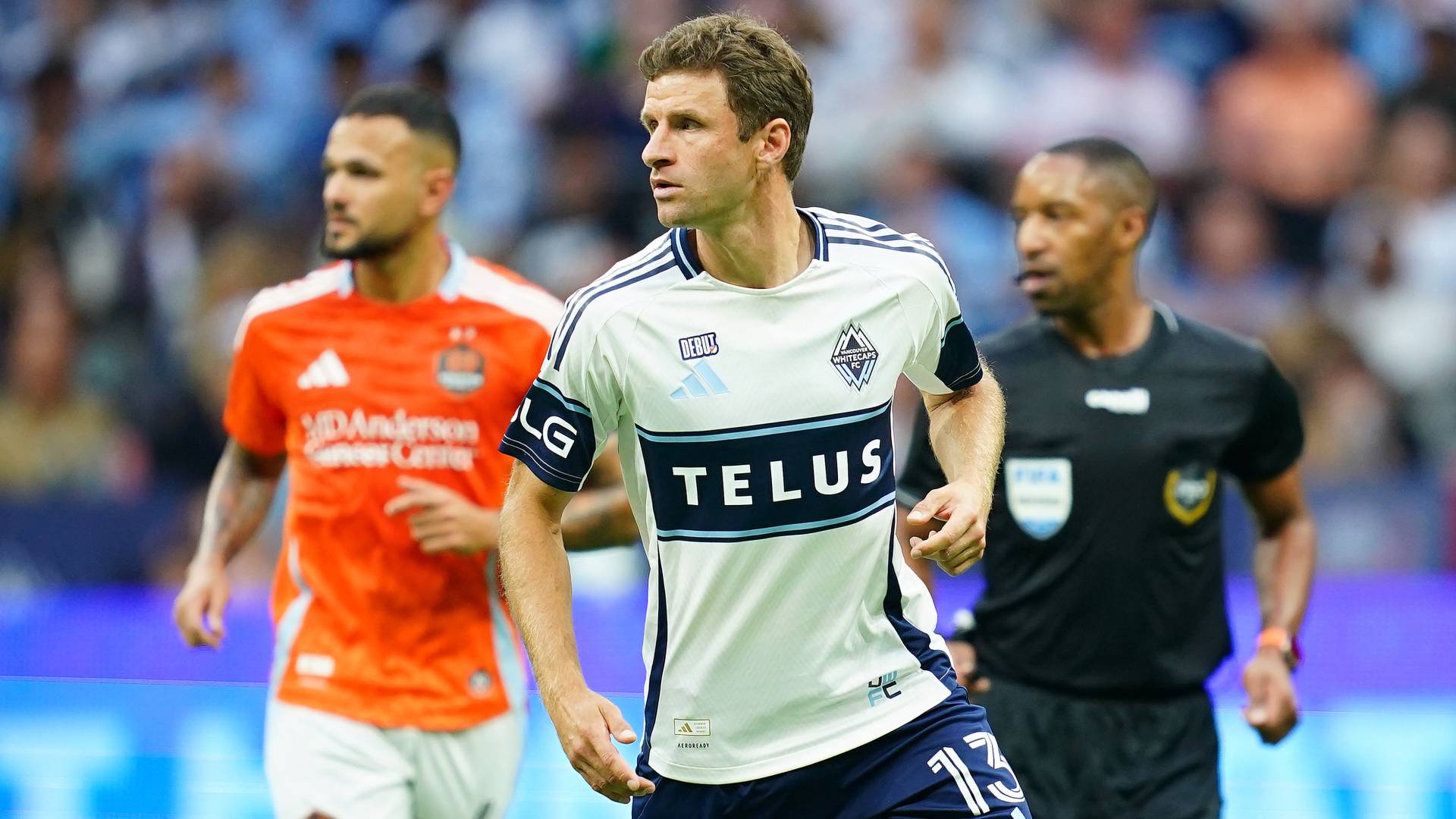 الألماني المخضرم توماس مولر بقميص وايت كابس