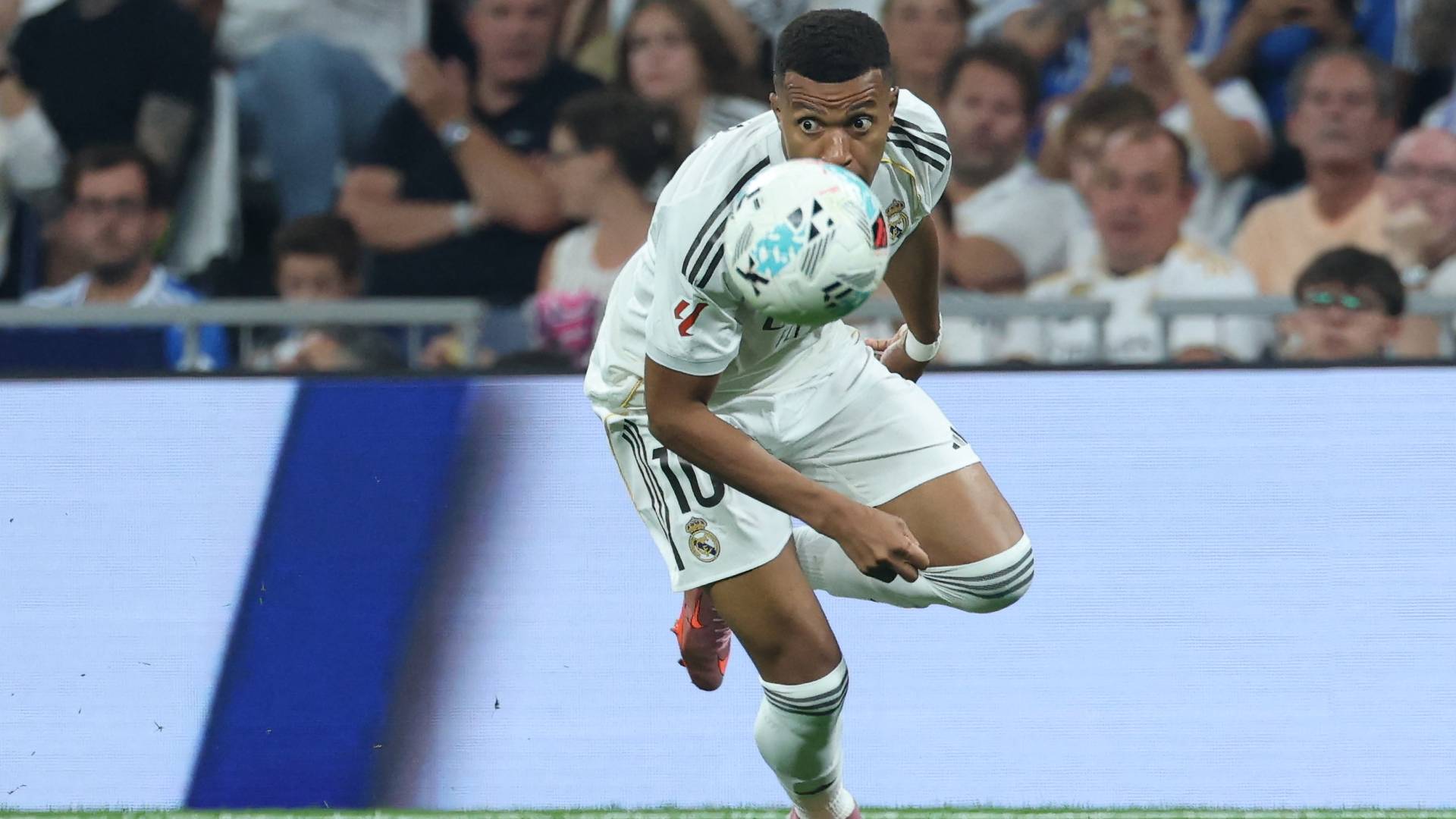 ريال مدريد يفتتح موسمه بفوز صعب على أوساسونا بهدف مبابي