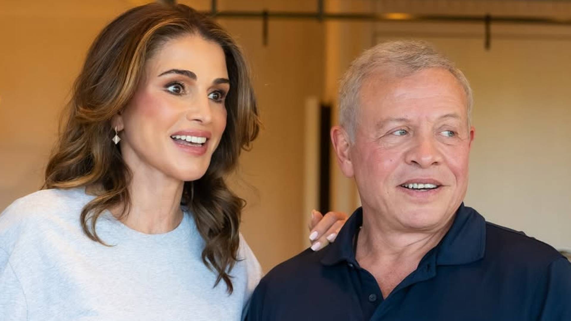 الملكة تنشر صورة تجمعها مع جلالة الملك وتعلق:"أحلى فنجان قهوة"