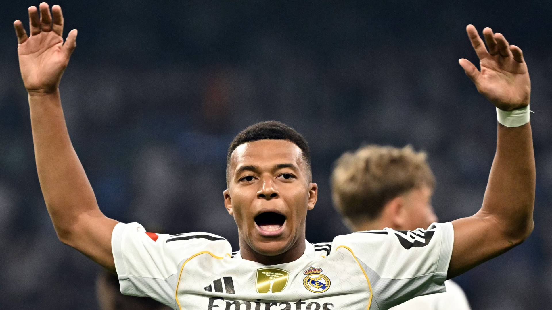 كيليان مبابي يحتفل بهدفه