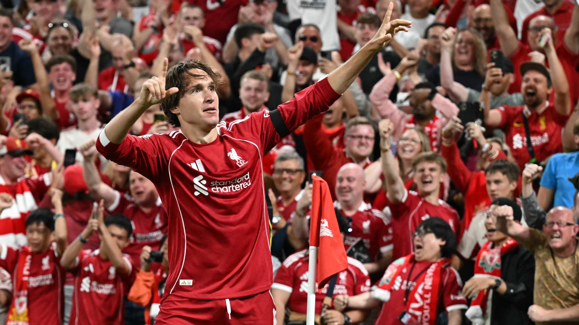 المهاجم الدولي الإيطالي فيديريكو كييزا