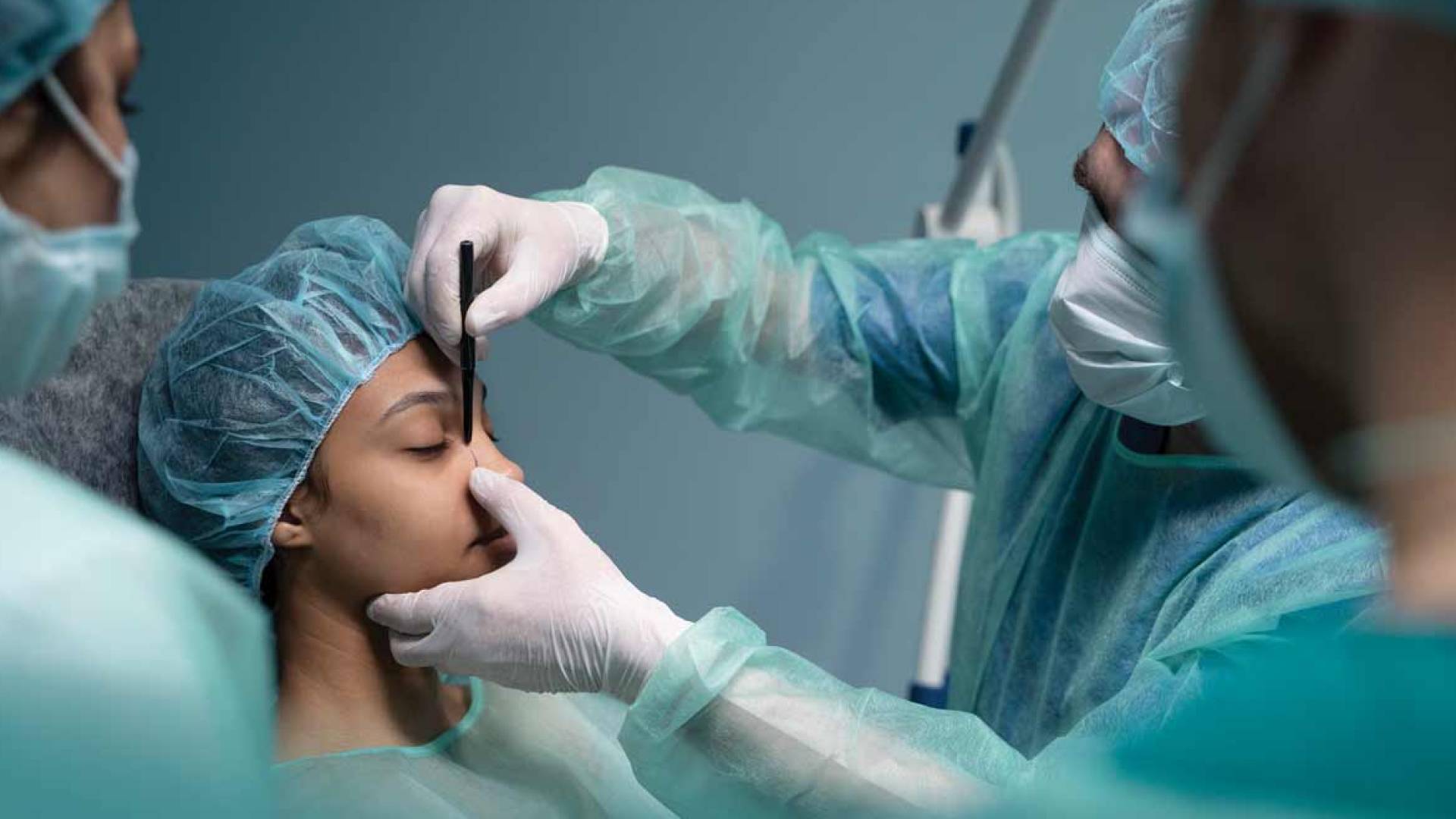 عملية تجميل - تعبيرية