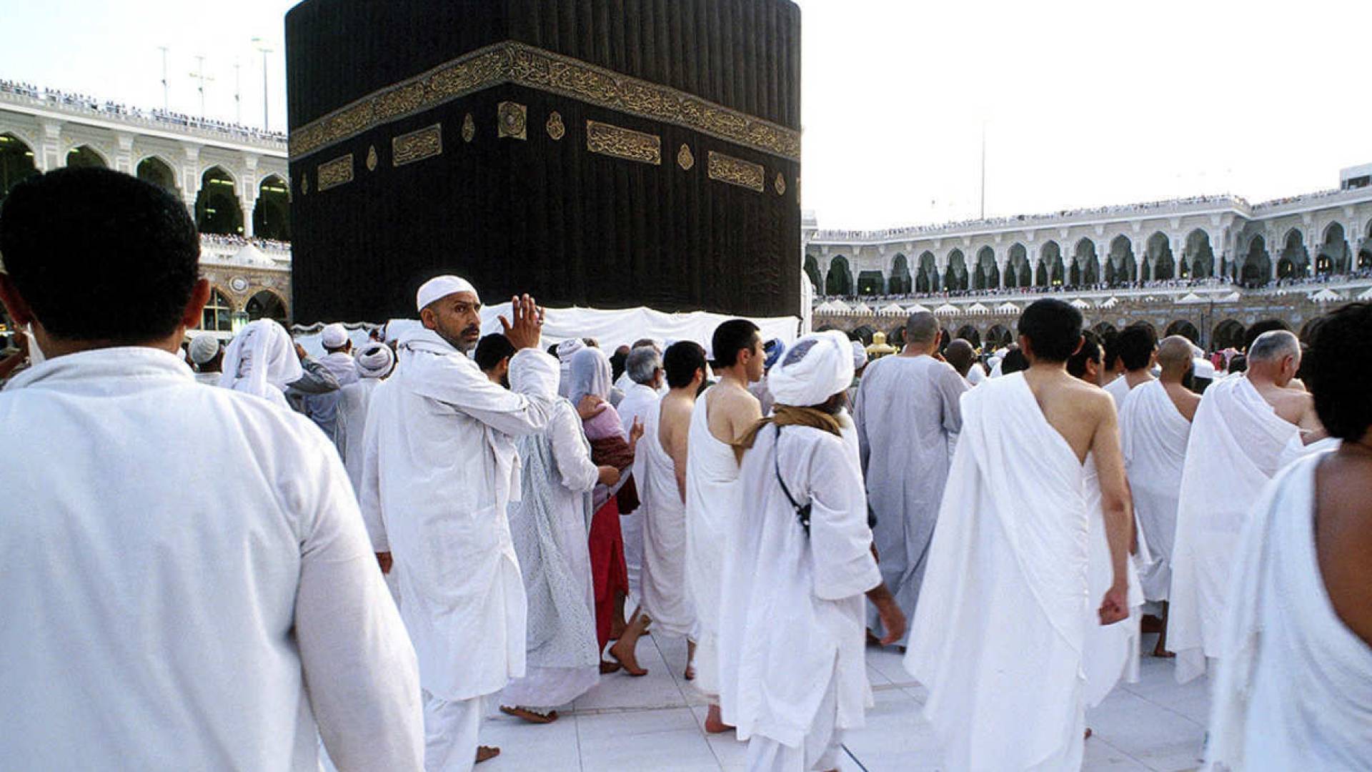 السعودية تطلق خدمة "نسك عمرة" لتمكين المعتمرين من التقديم المباشر للتأشيرة دون وسيط