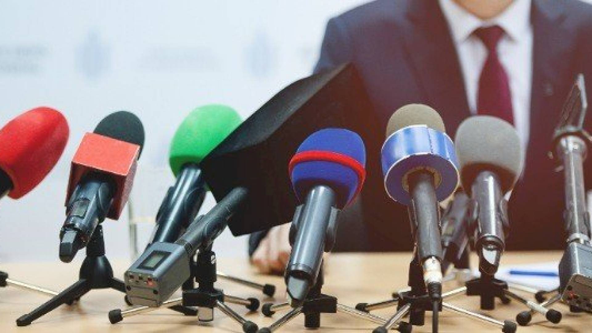 أعلام "تعبيرية"