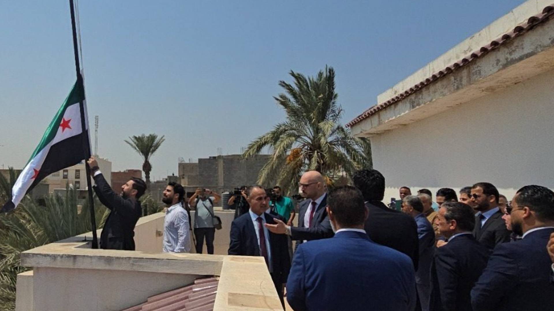 علم سوريا و علم ليبيا