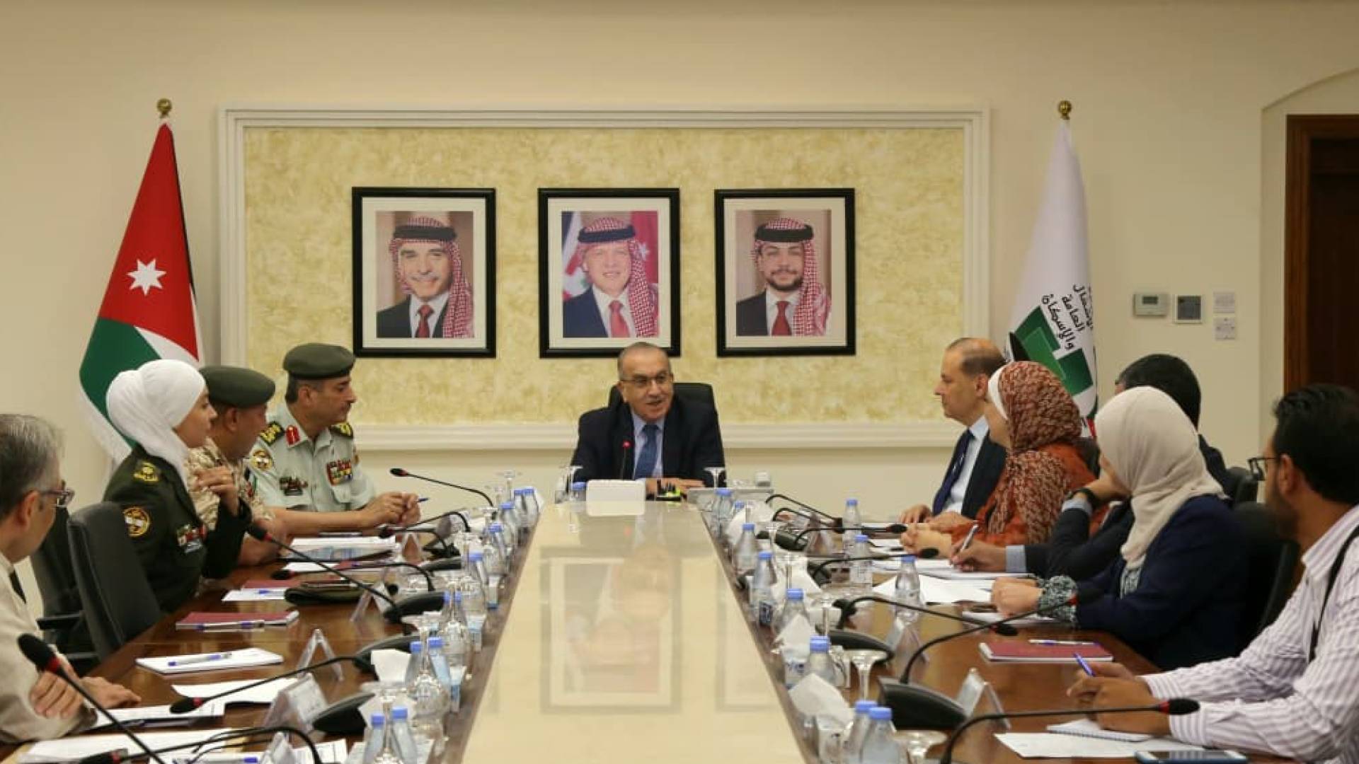 وزير الأشغال العامة والإسكان  يتابع عن تقدم العمل في مستشفيي معان العسكري والحكومي