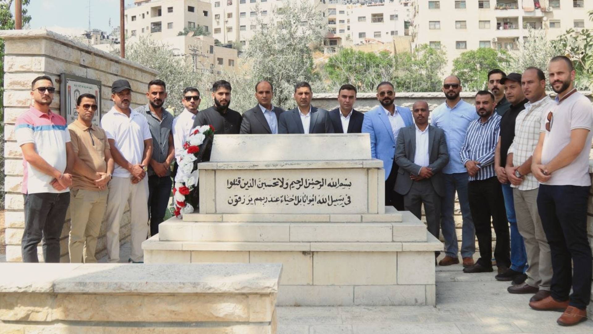 وفد من المستشفى الميداني الأردني نابلس/7 يزور مقبرة شهداء الجيش العربي