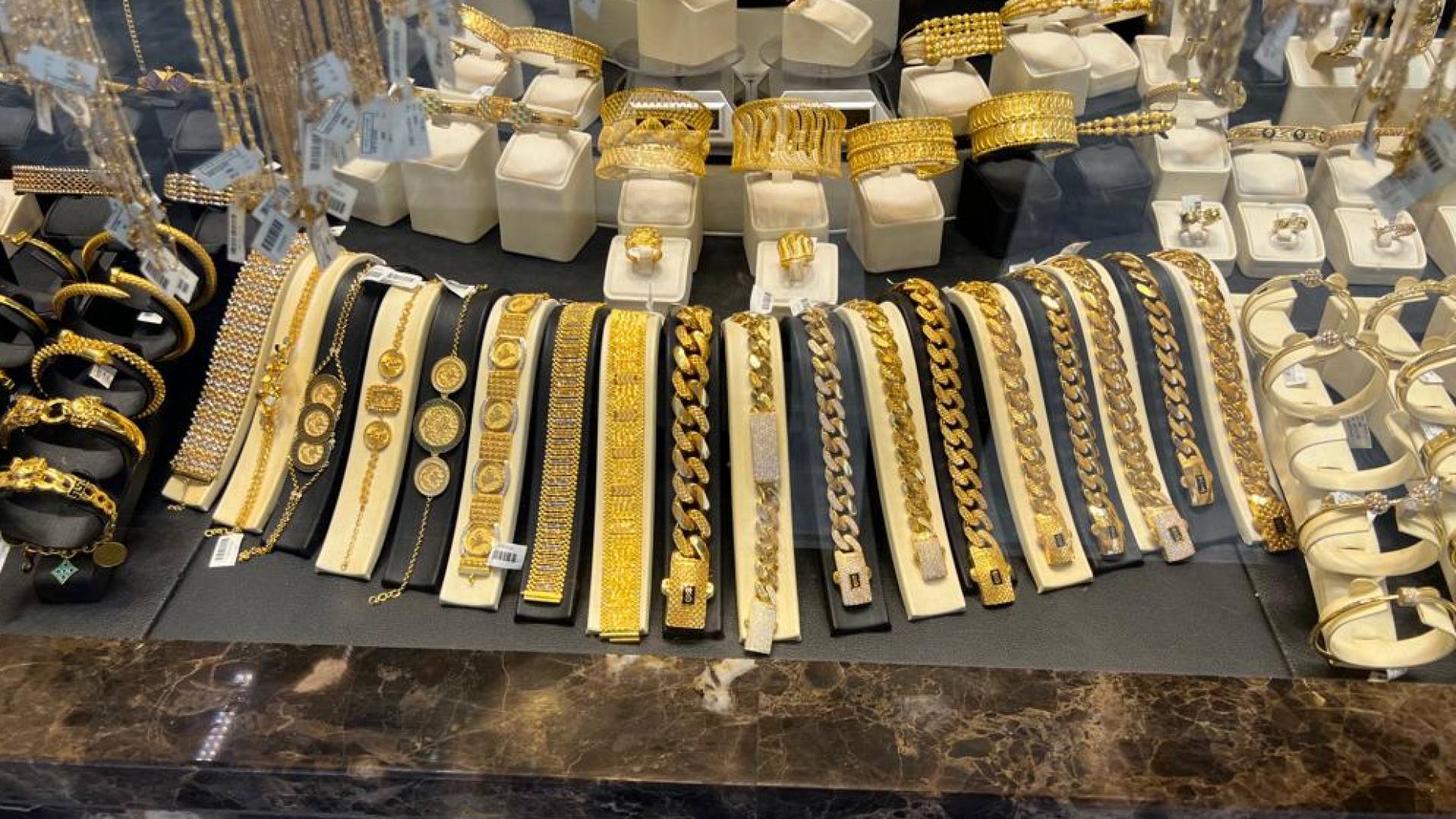 مجوهرات ذهبية