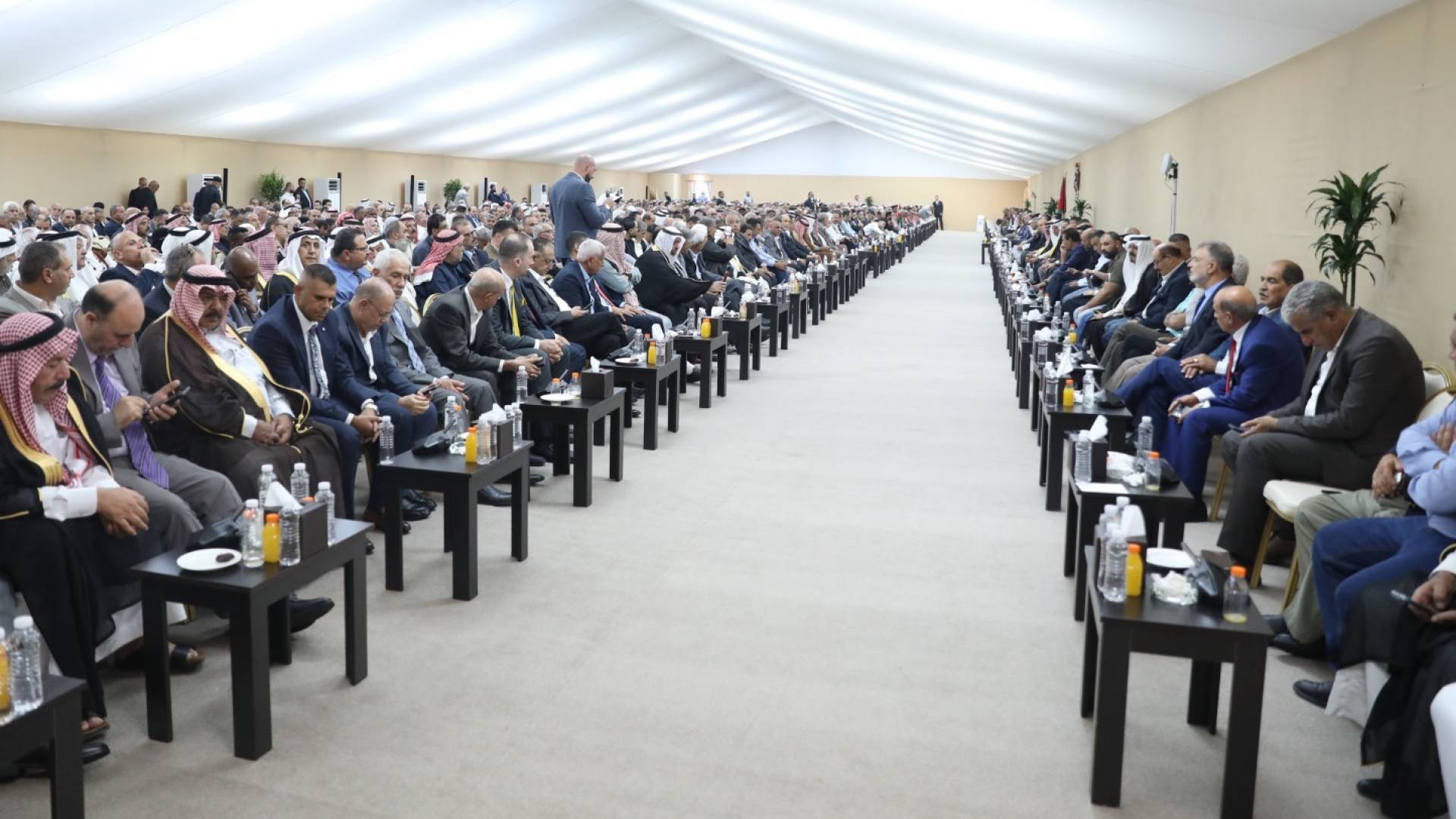 رئيس الديوان الملكي يلتقي أكثر من ألفي شخصية من وجهاء وأبناء وبنات مخيمات اللاجئين الفلسطينيين