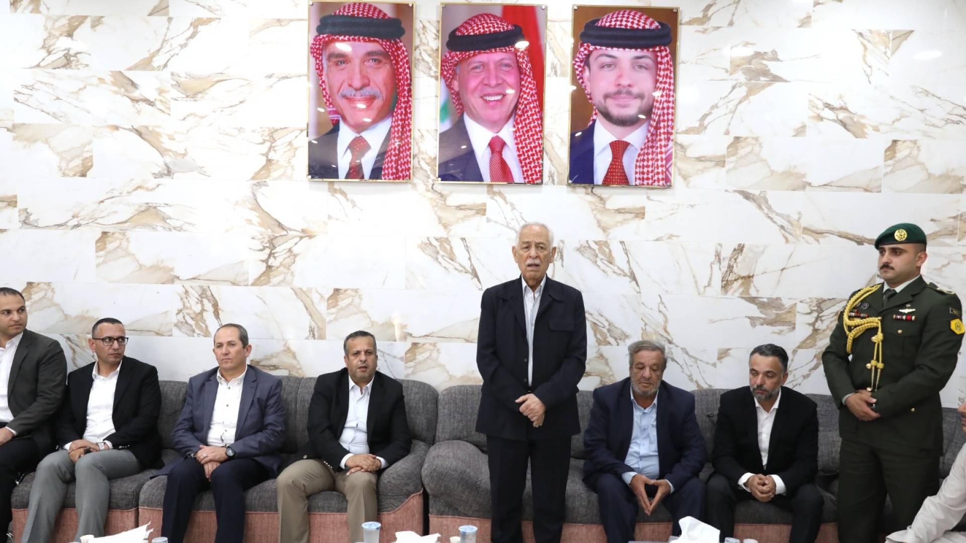 مندوبا عن الملك وولي العهد.. العيسوي يعزي عشائر عماري وعمارين والقطيفان وفريج