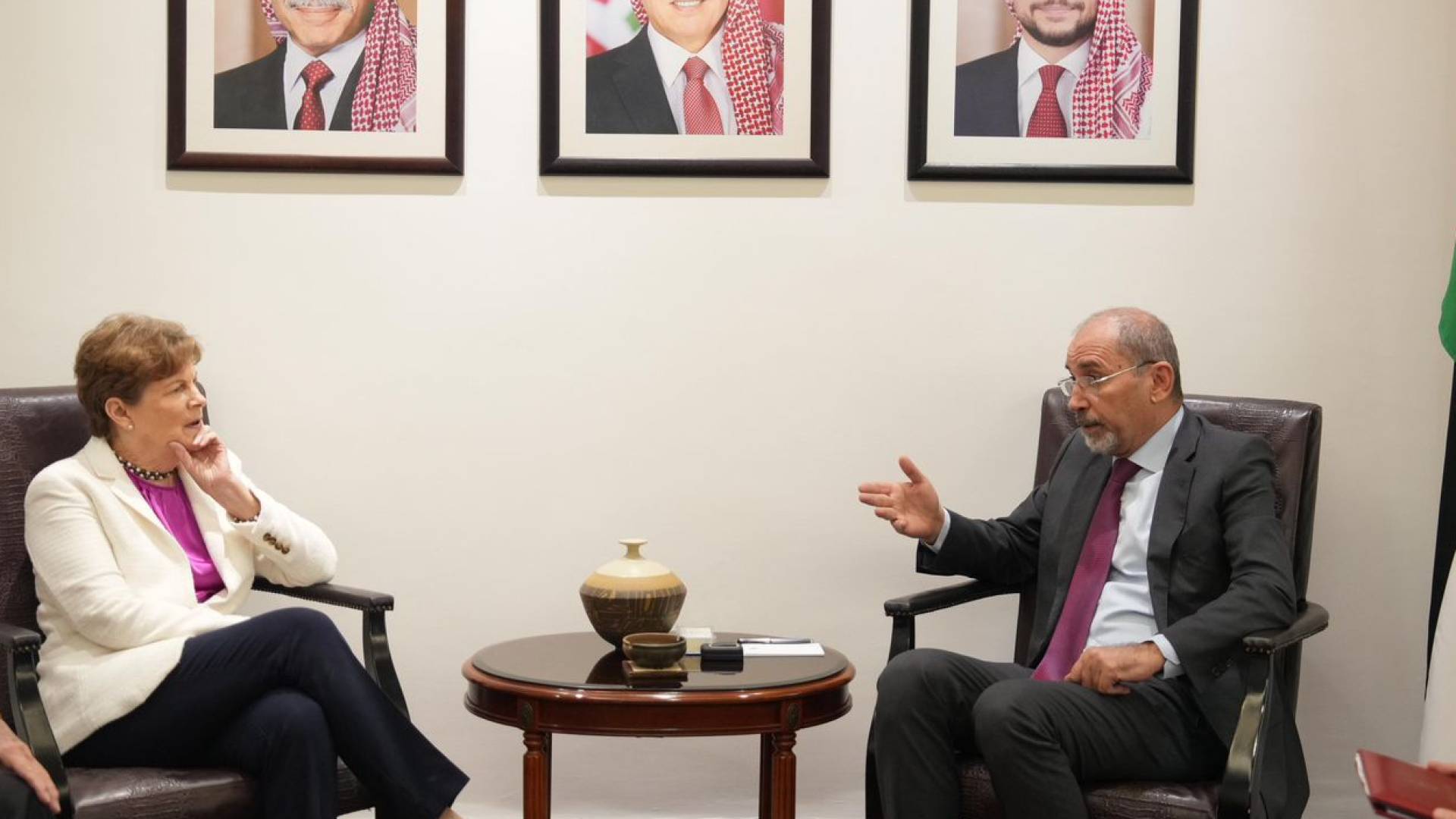 اجتماع وزير الخارجية بالسيناتور الامريكي