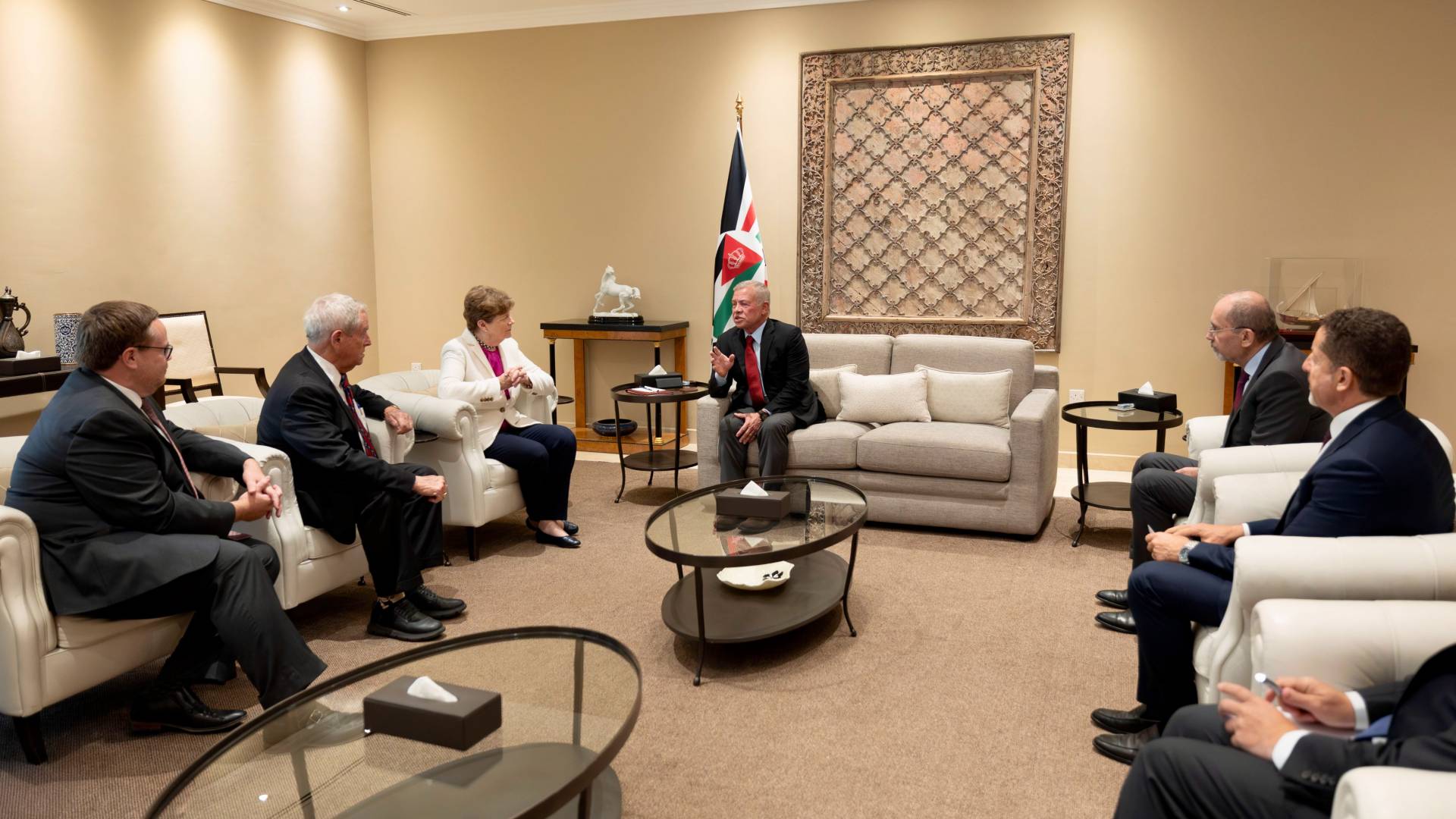 الملك يؤكد ضرورة وقف إطلاق النار في غزة خلال لقاء وفدا من الكونغرس الأمريكي