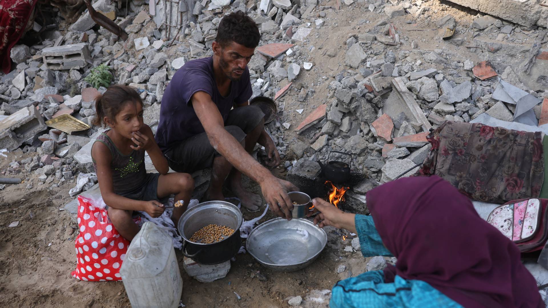 تلوث أواني الطعام في غزة