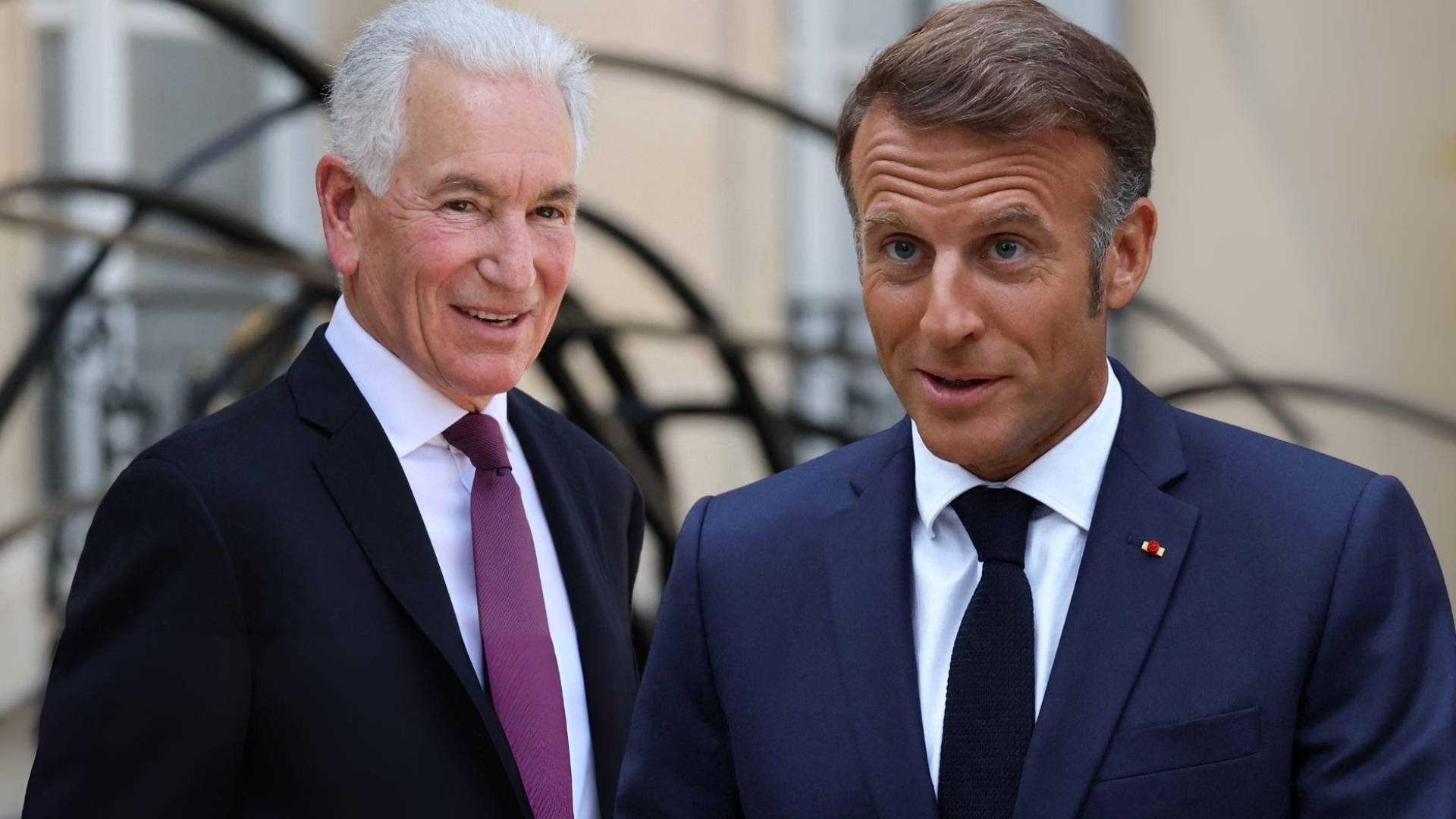 الرئيس الفرنسي إيمانويل ماكرون، والسفير الأمريكي لدى باريس تشارلز كوشنر