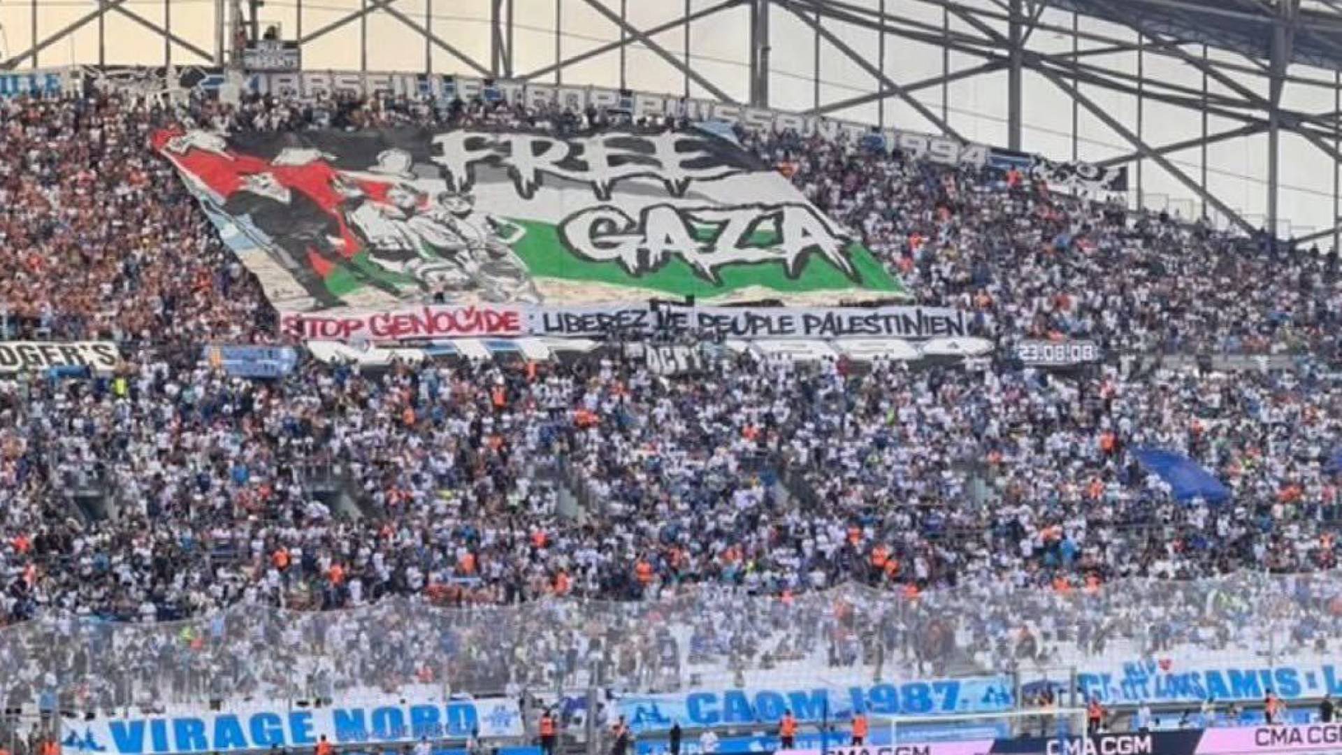 لافتات مؤيدة لفلسطين