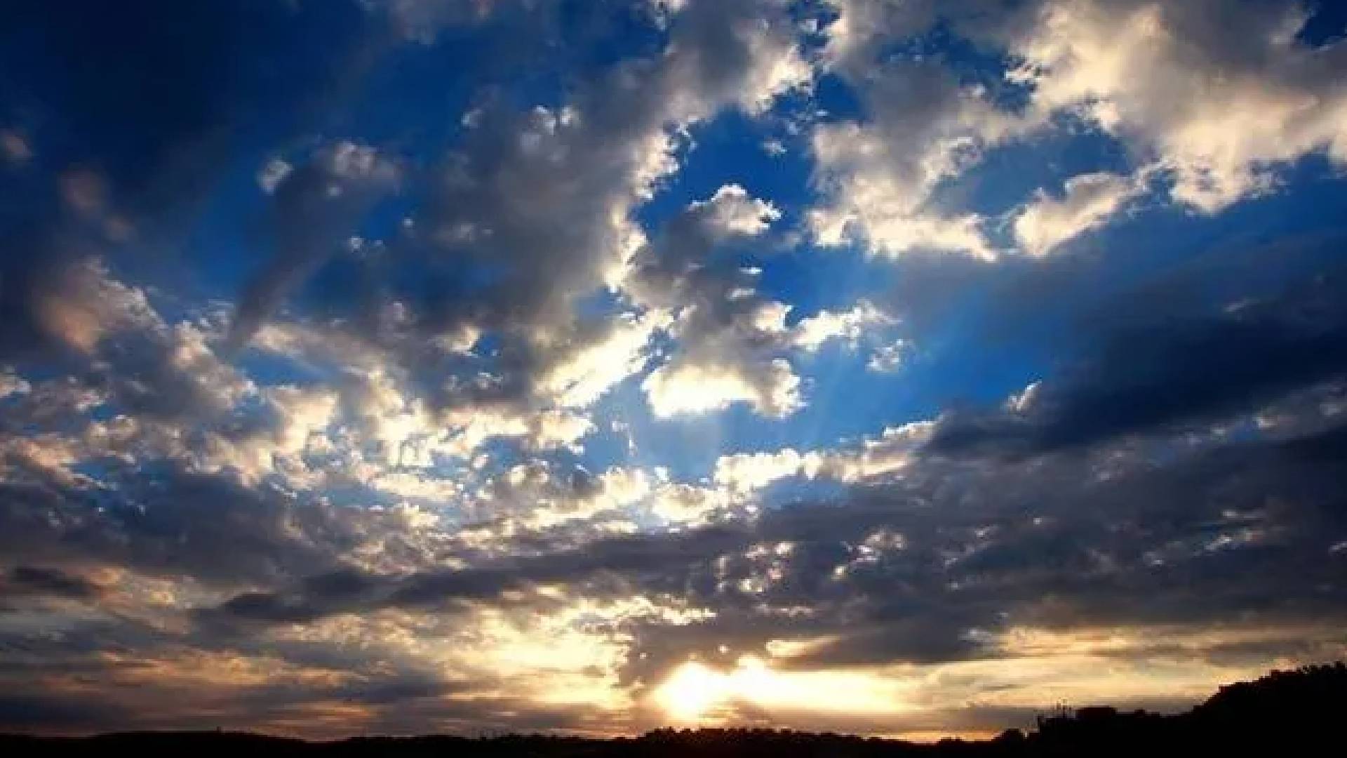 غيوم - تعبيرية