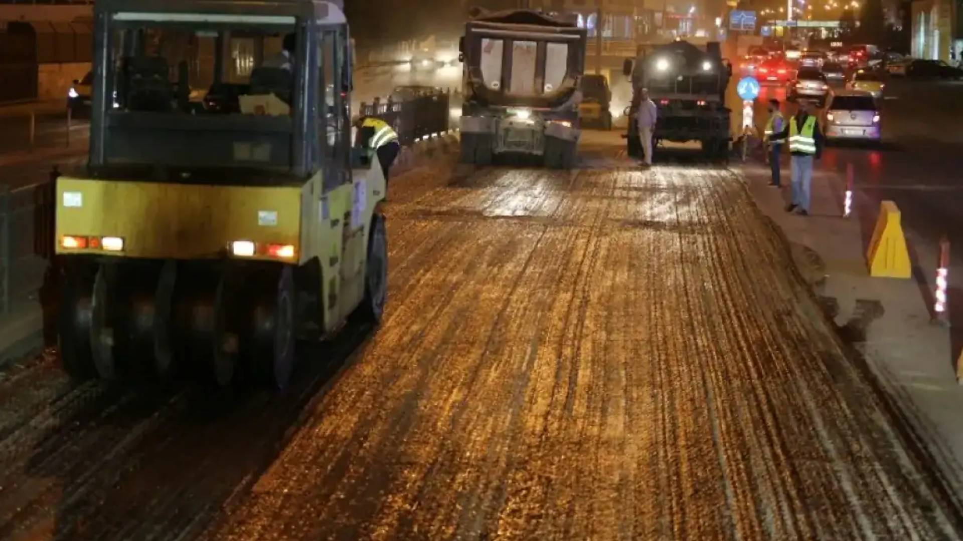 صورة تعبر عن أعمال تعبيد شوارع