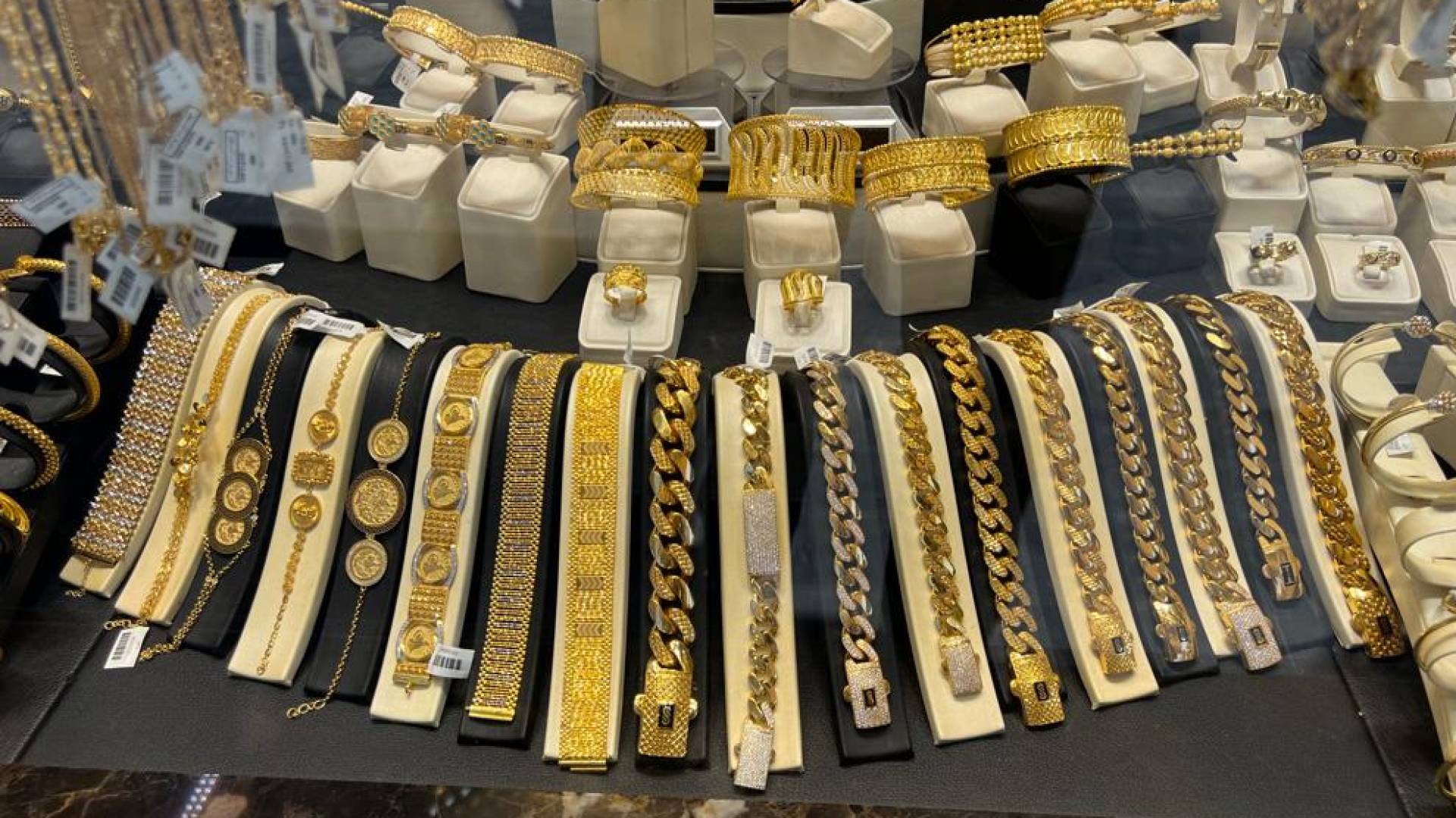 مجوهرات ذهبية